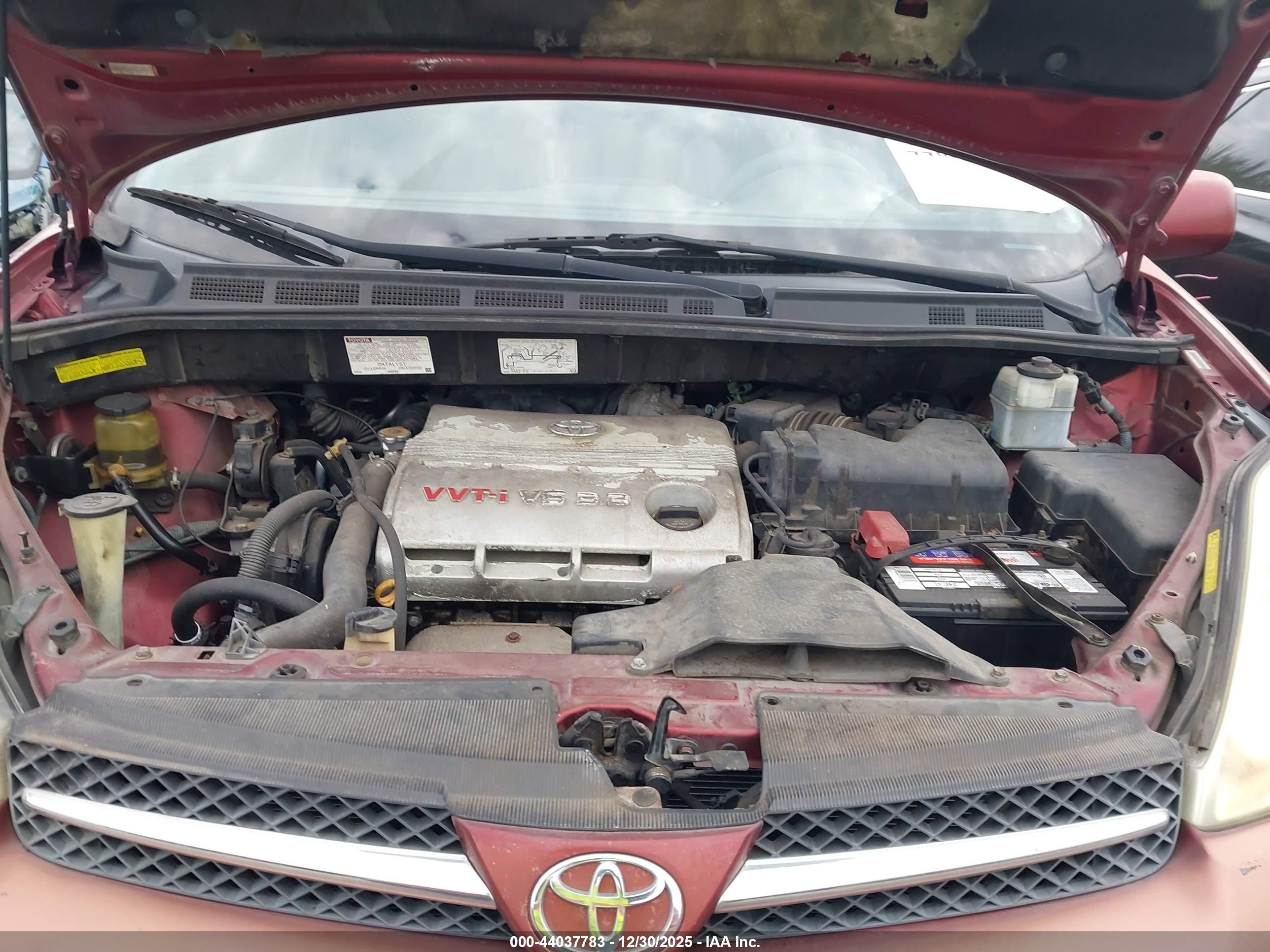TOYOTA SIENNA image 10