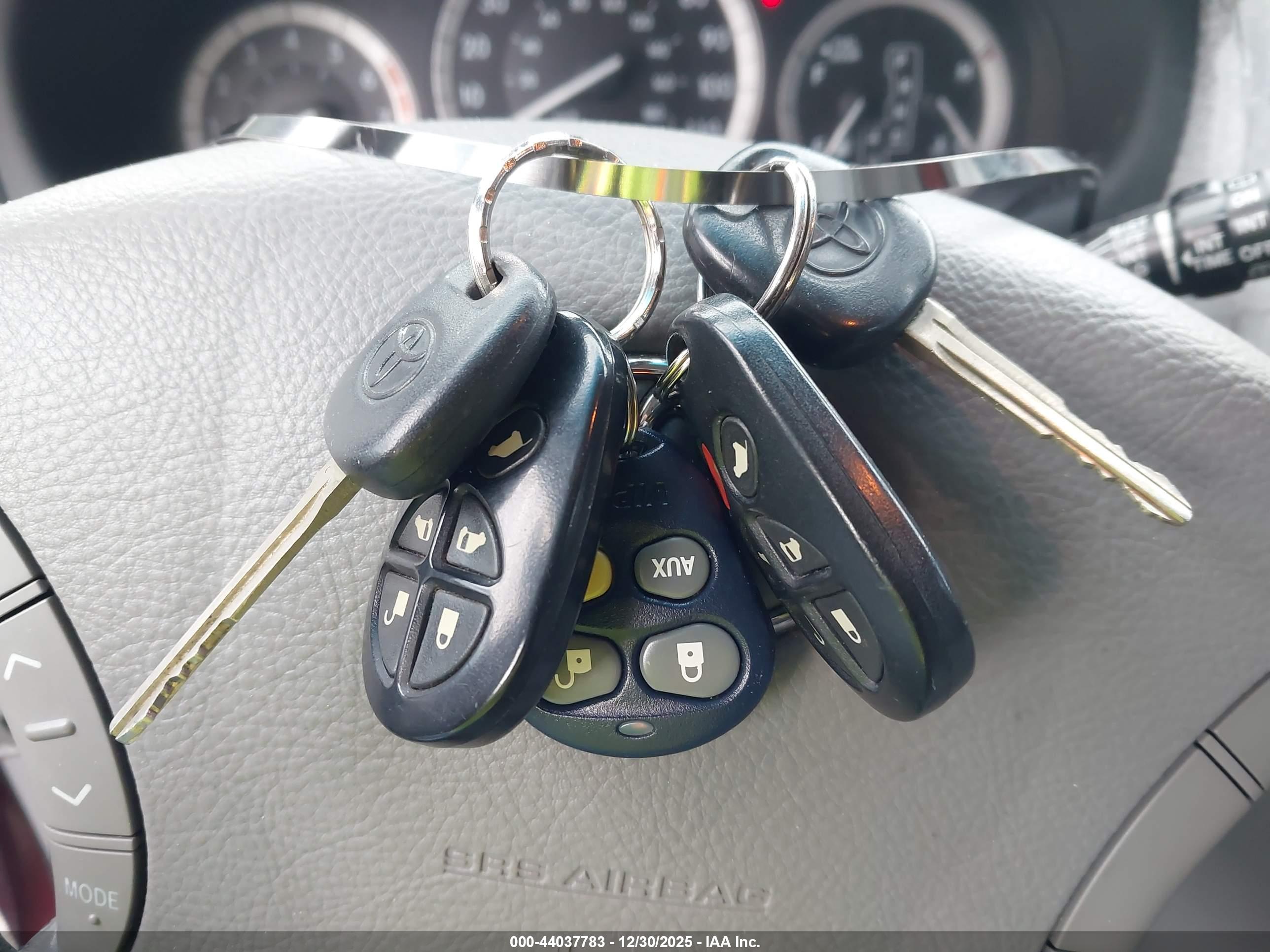 TOYOTA SIENNA image 11