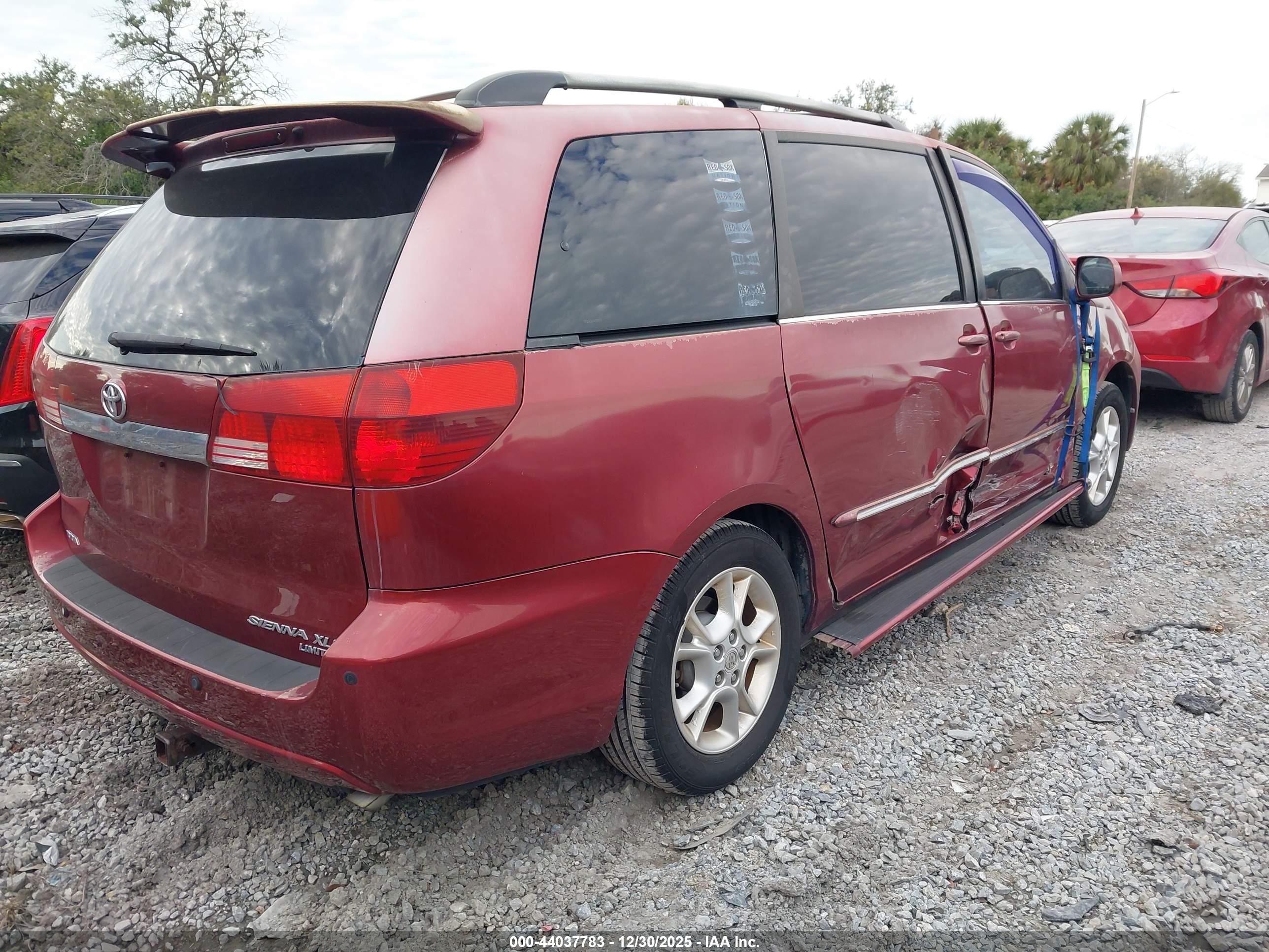 TOYOTA SIENNA image 4