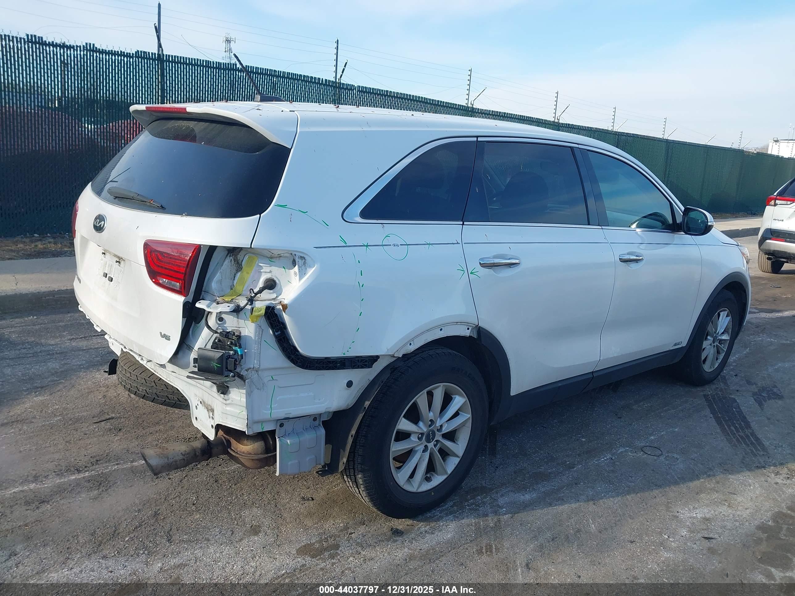 KIA SORENTO image 4
