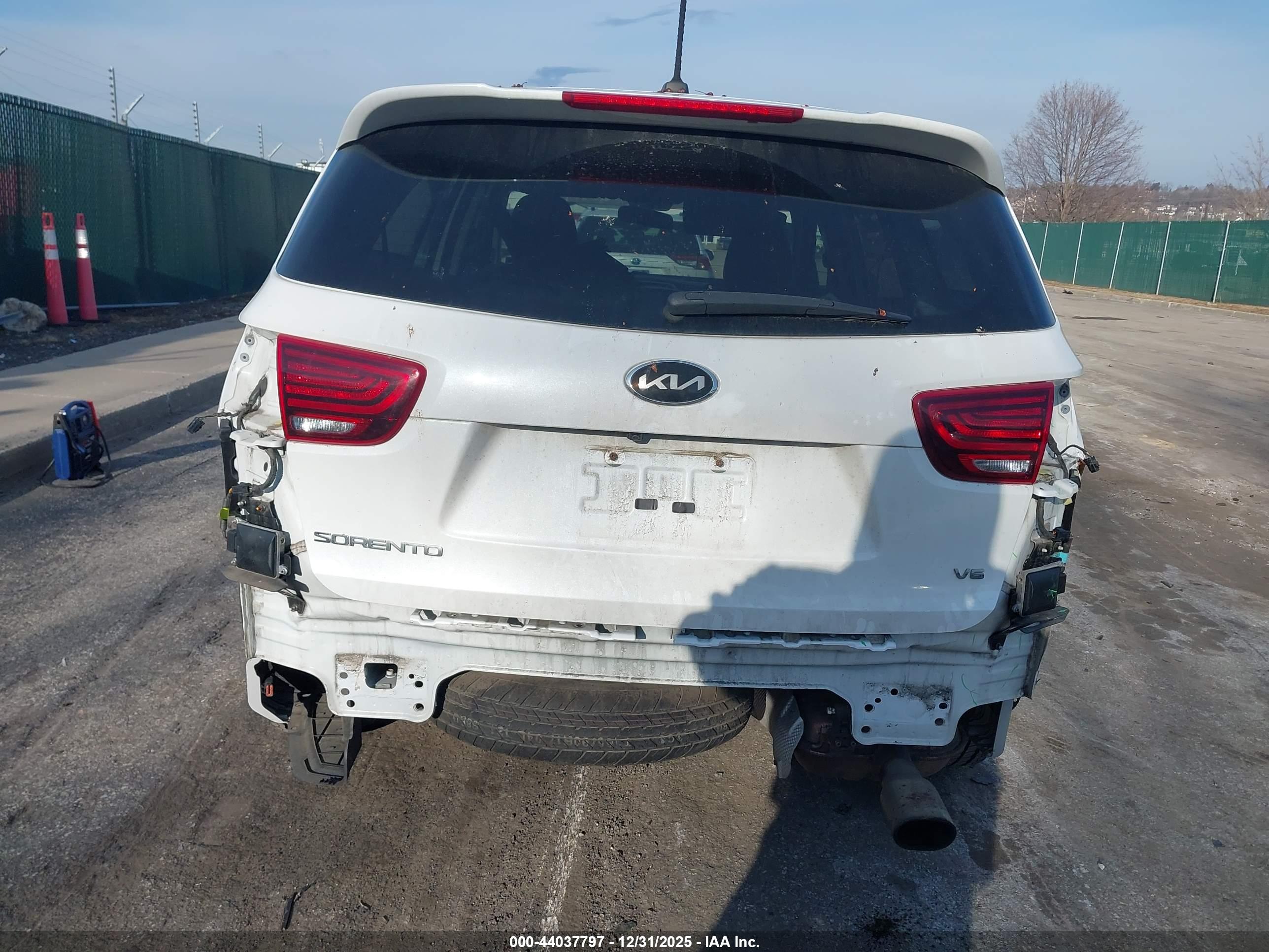 KIA SORENTO image 6
