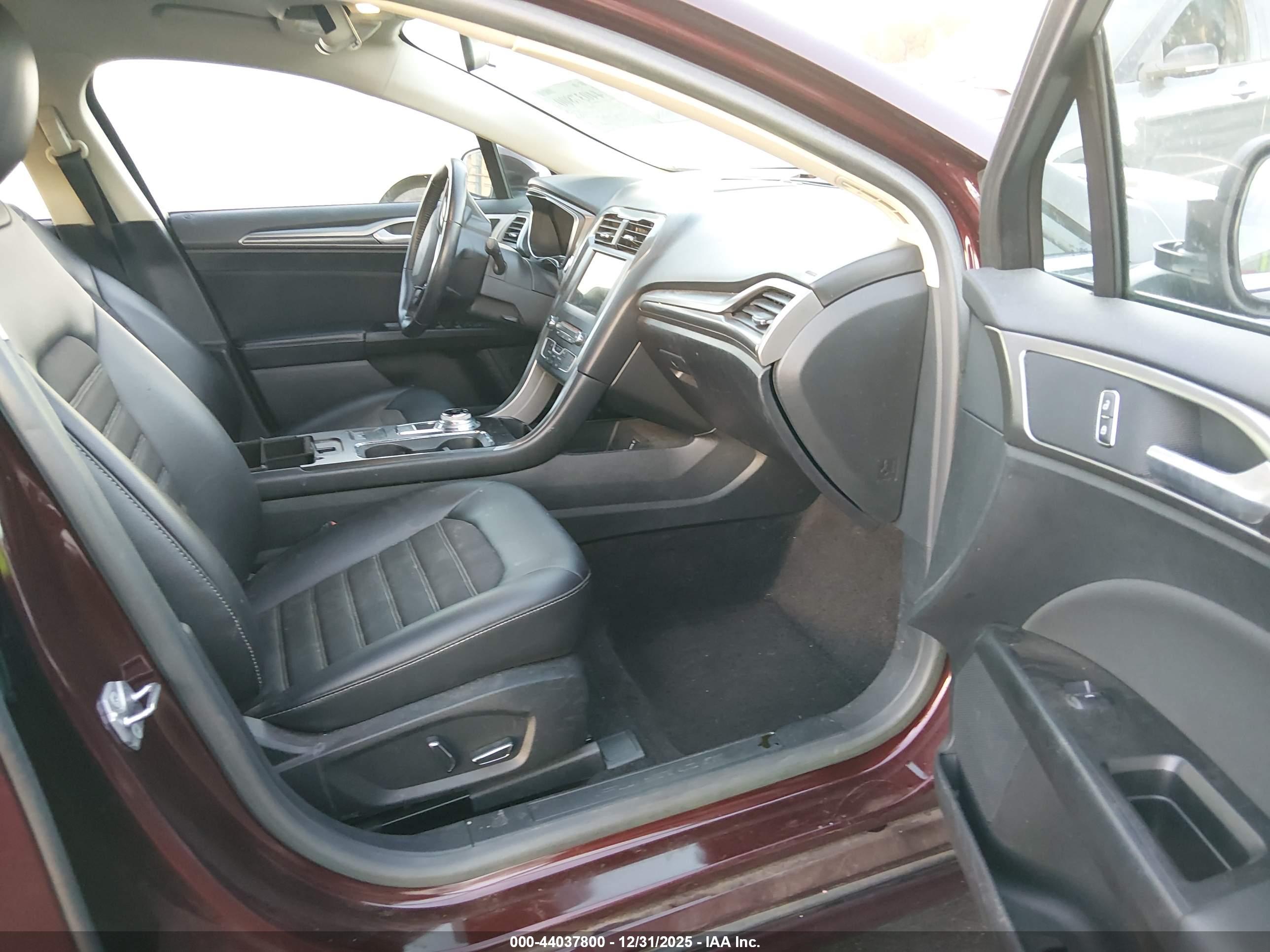 FORD FUSION image 5