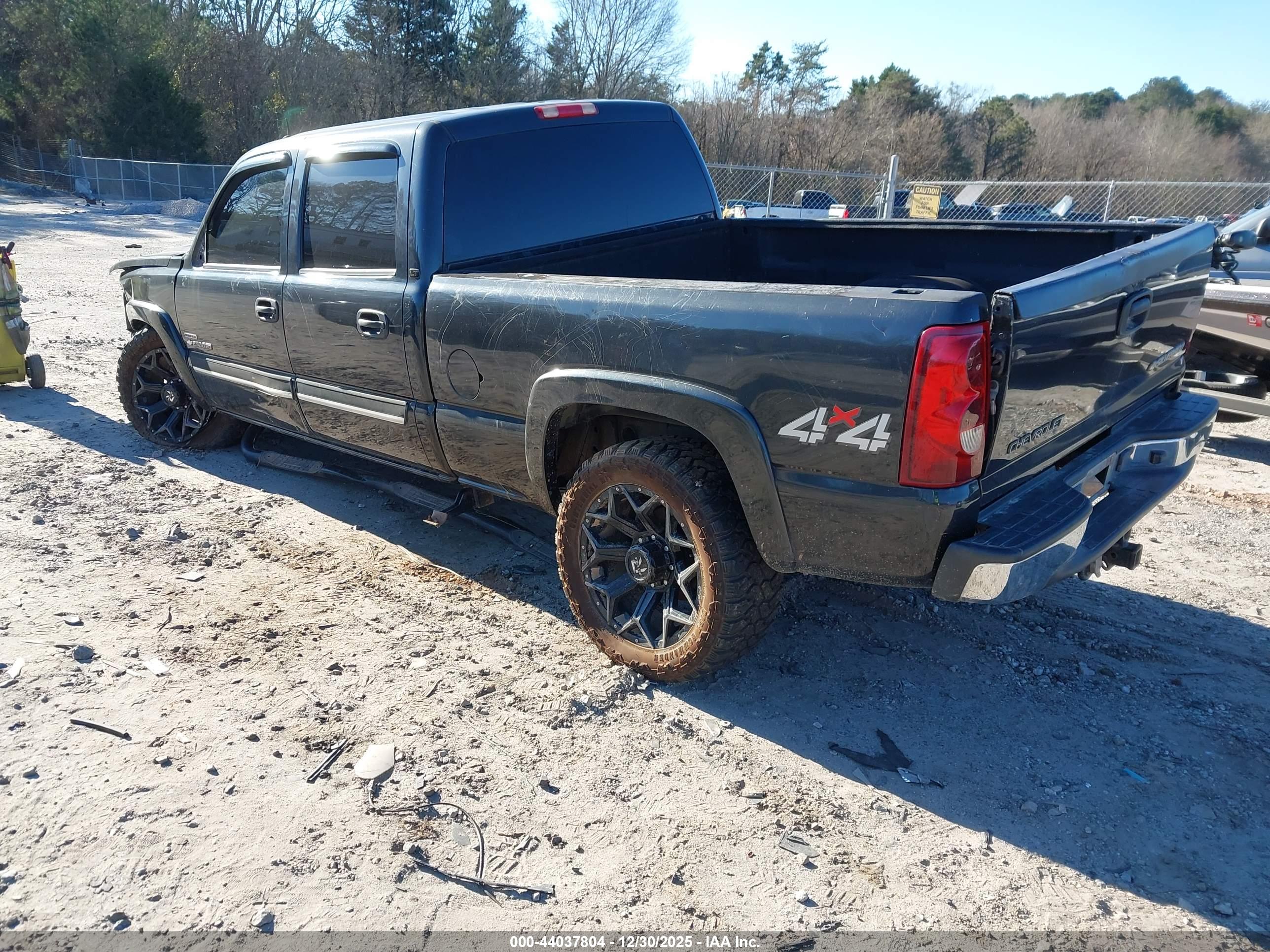 CHEVROLET SILVERADO image 3