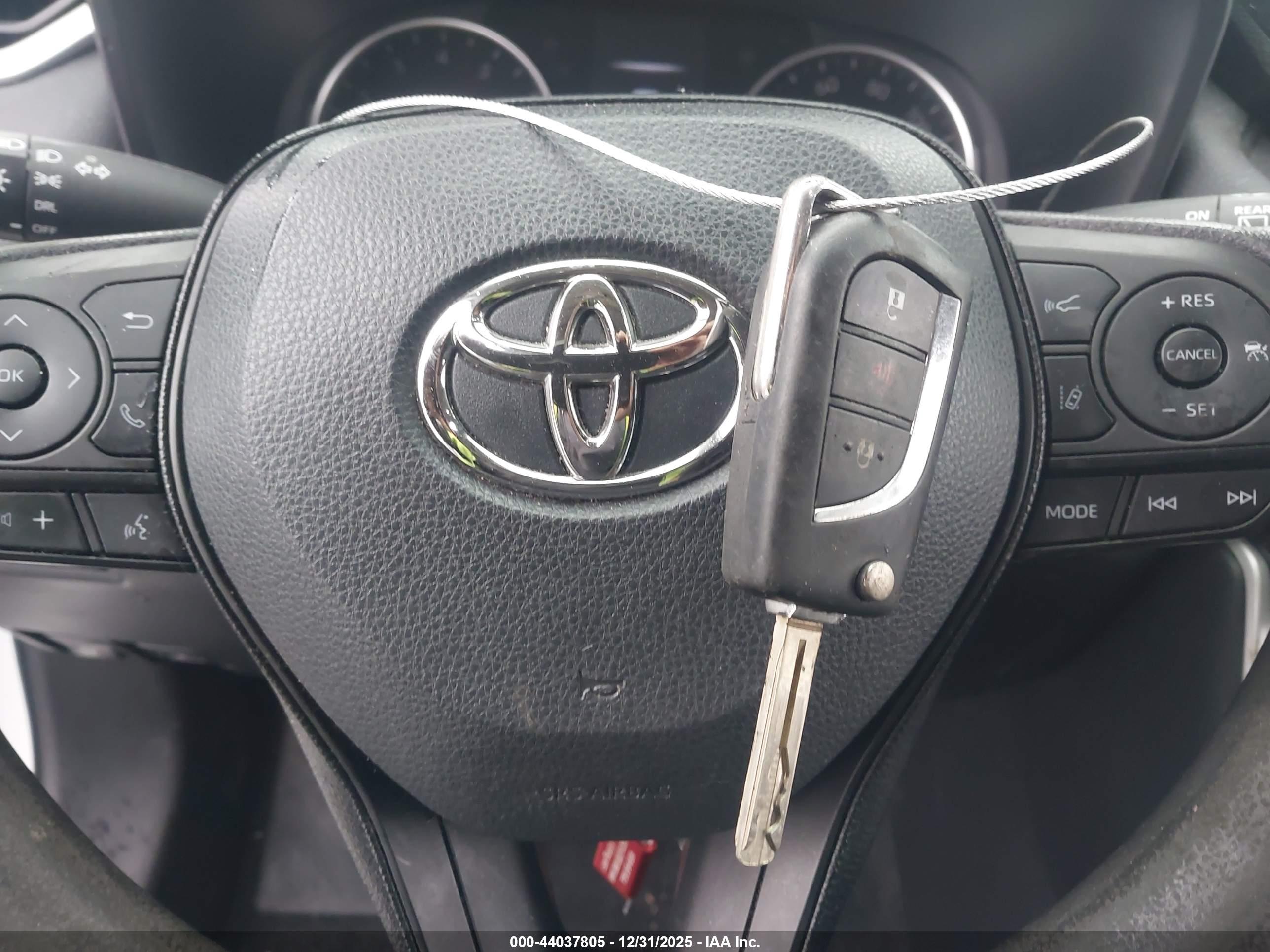 TOYOTA RAV4 image 11