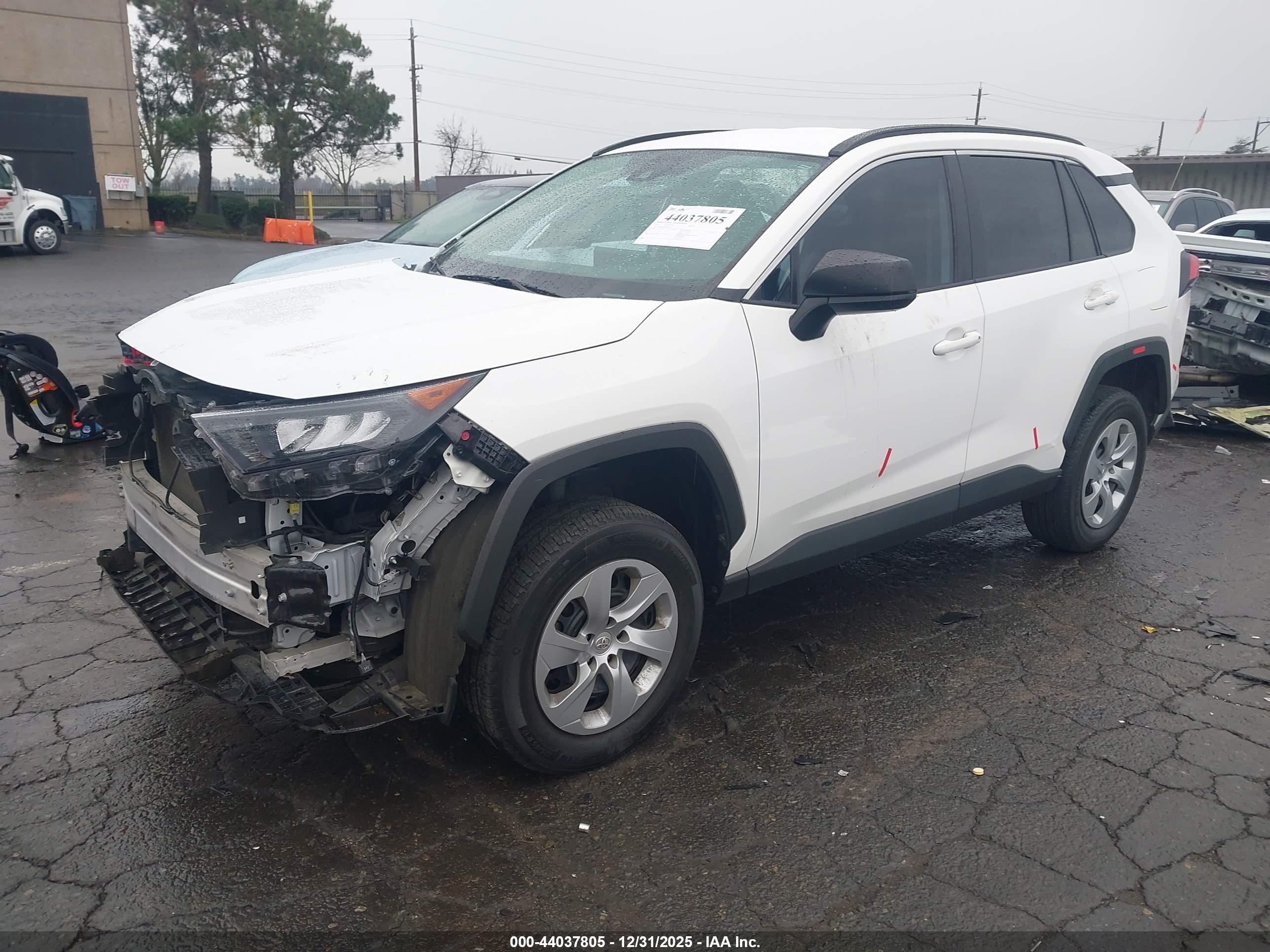 TOYOTA RAV4 image 2