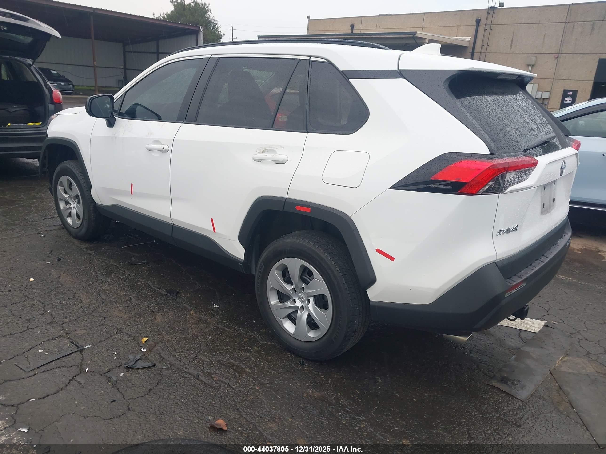 TOYOTA RAV4 image 3