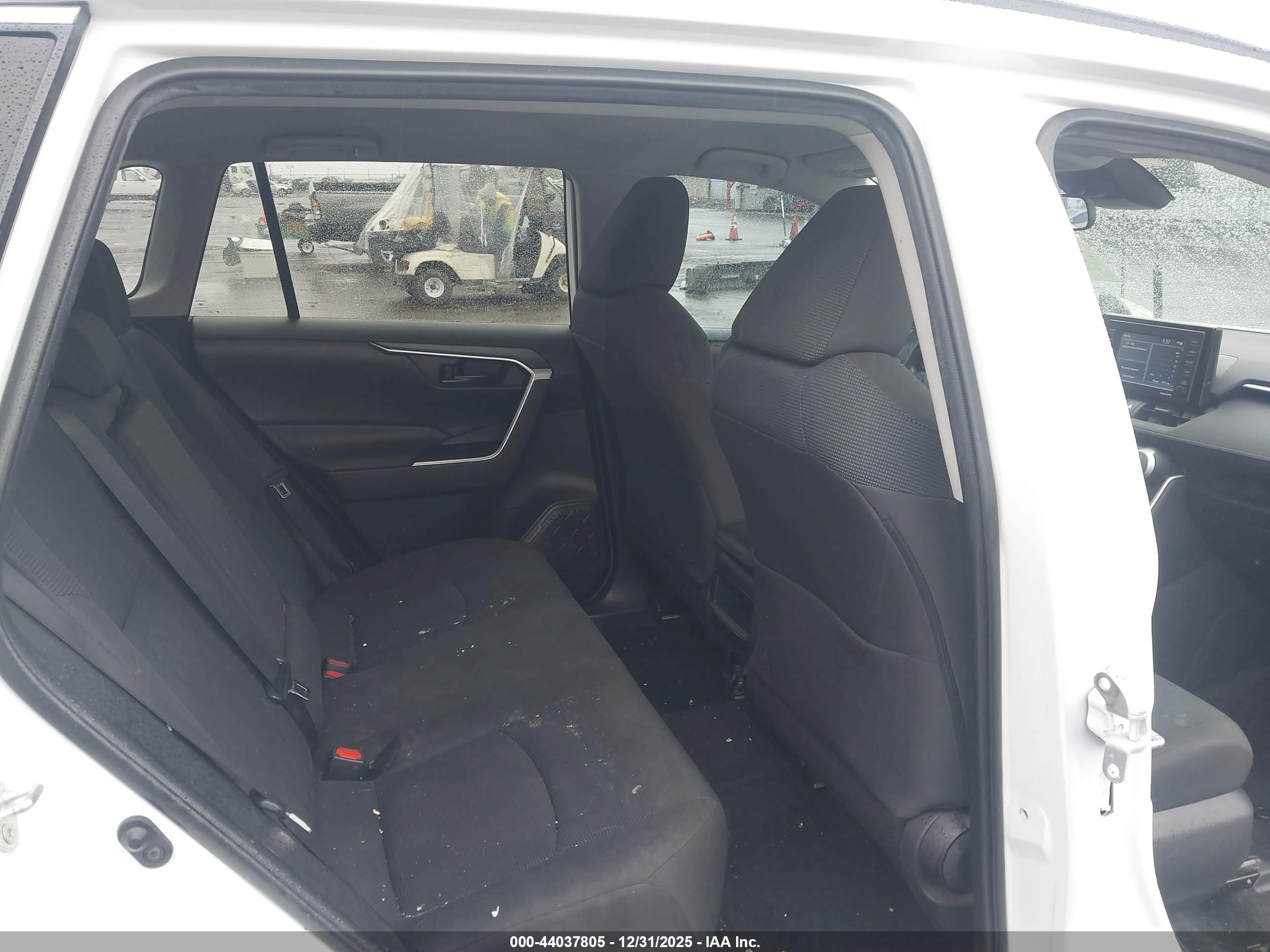 TOYOTA RAV4 image 8