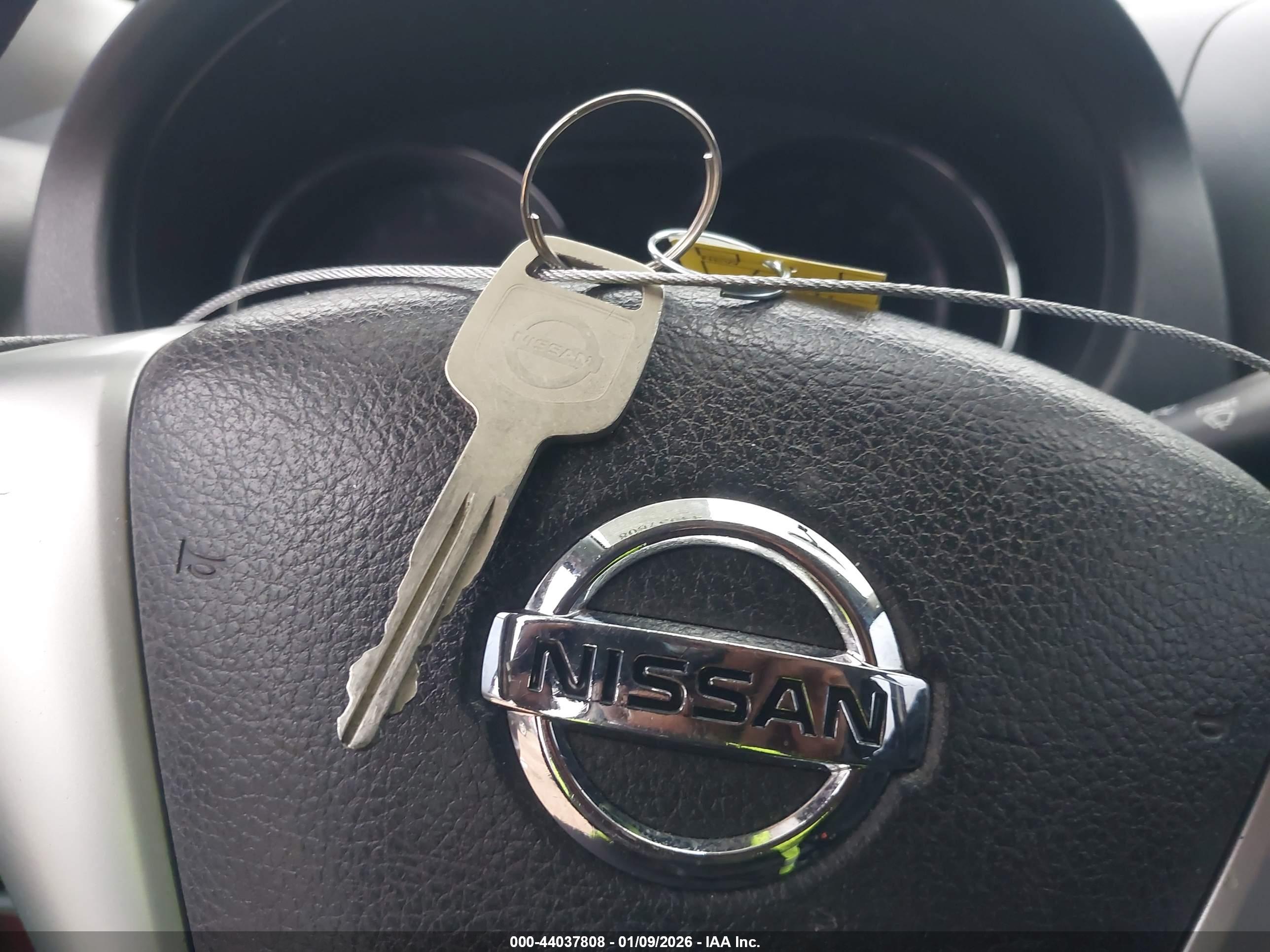 NISSAN VERSA image 11