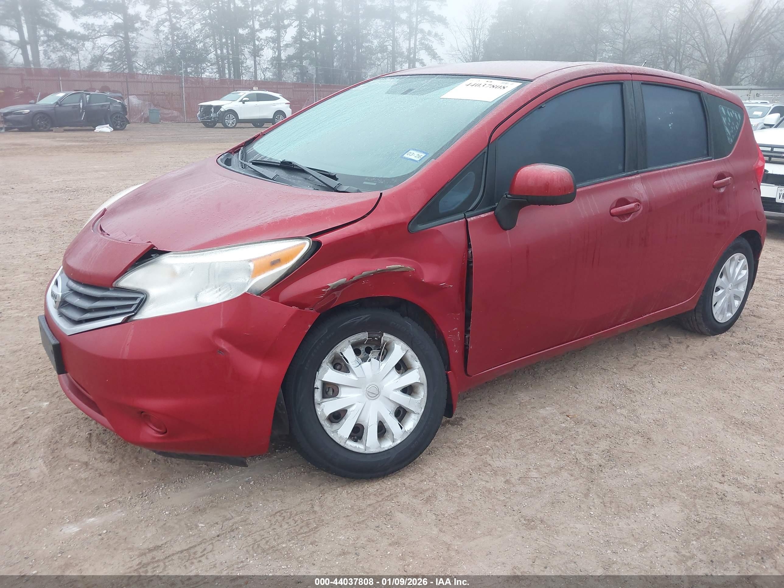 NISSAN VERSA image 2
