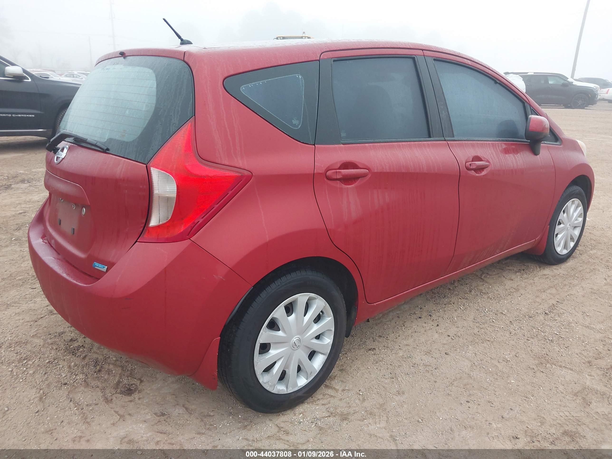 NISSAN VERSA image 4