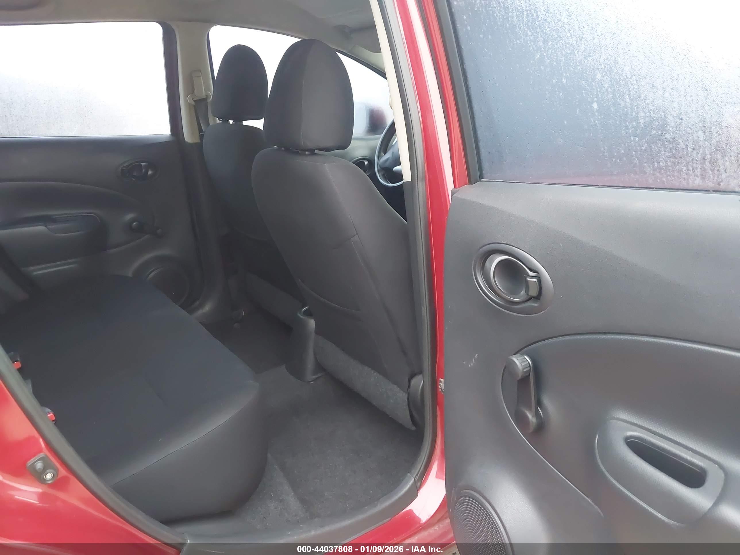 NISSAN VERSA image 8