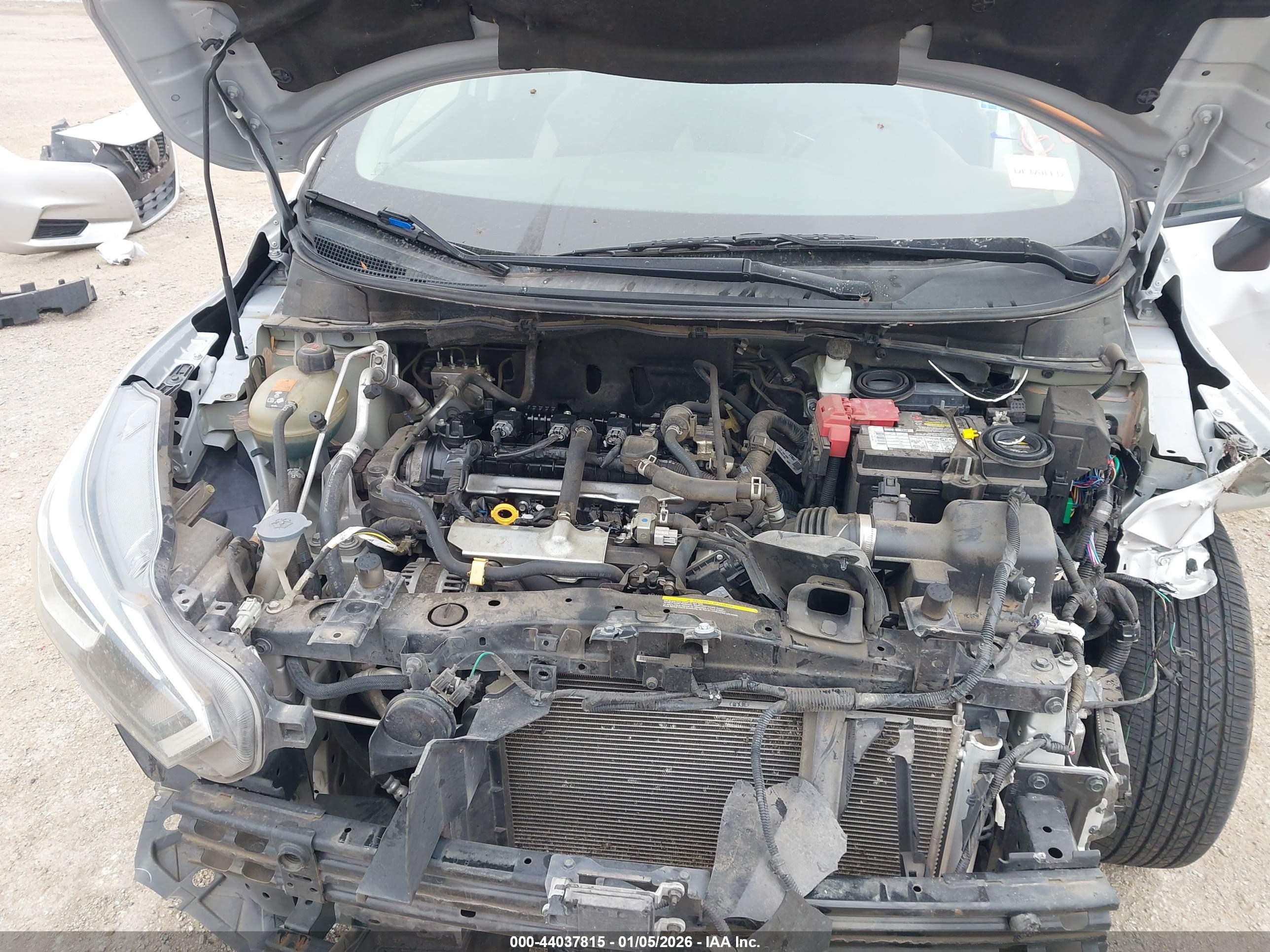NISSAN VERSA image 10