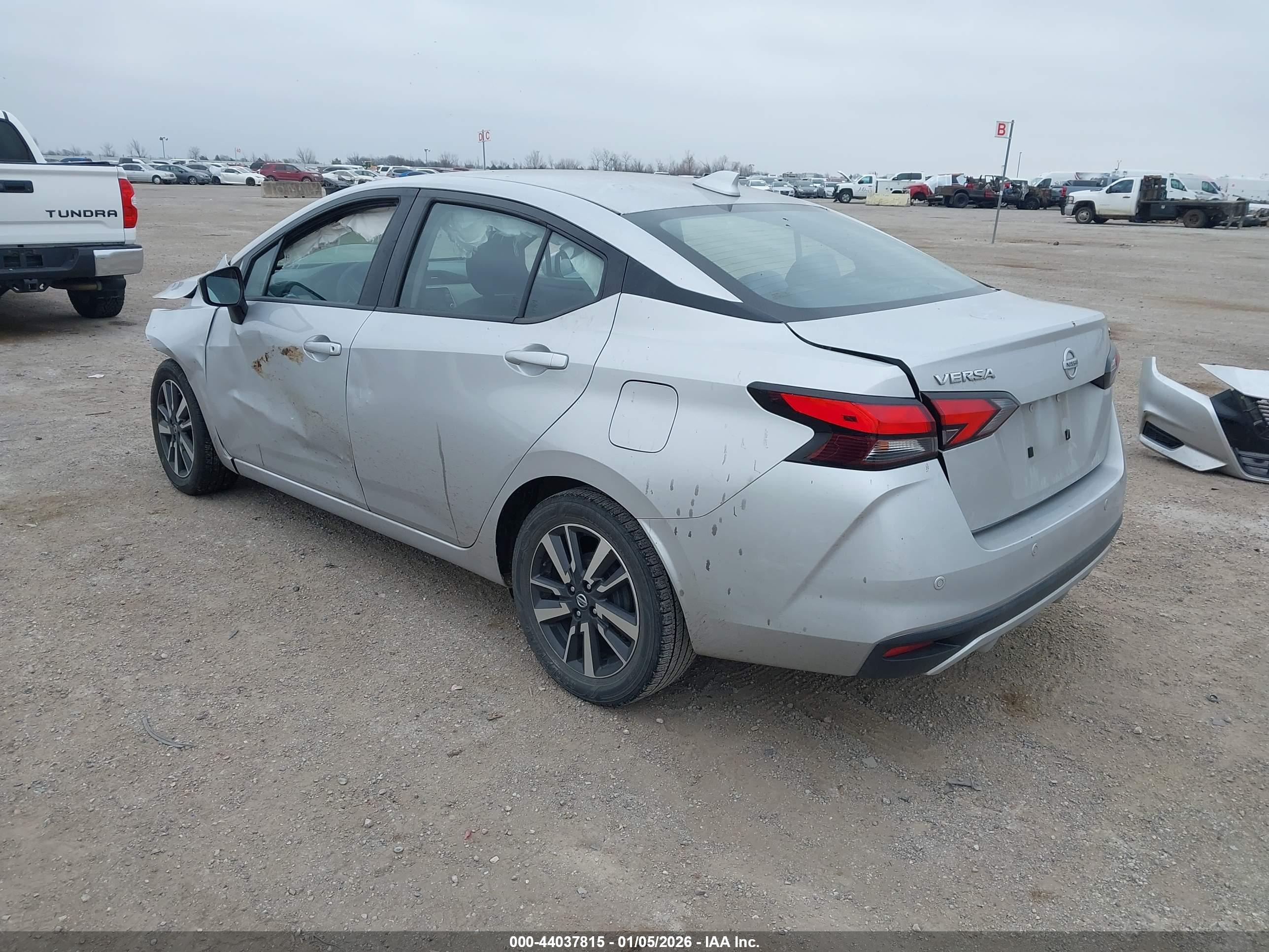 NISSAN VERSA image 3