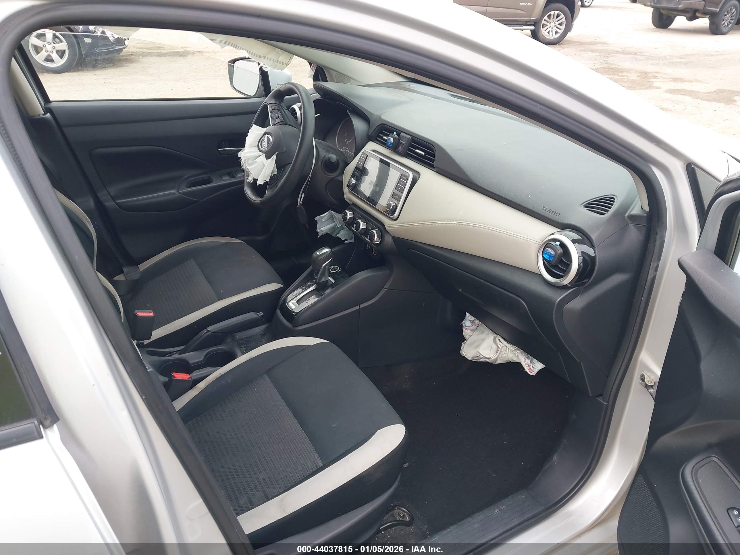 NISSAN VERSA image 5