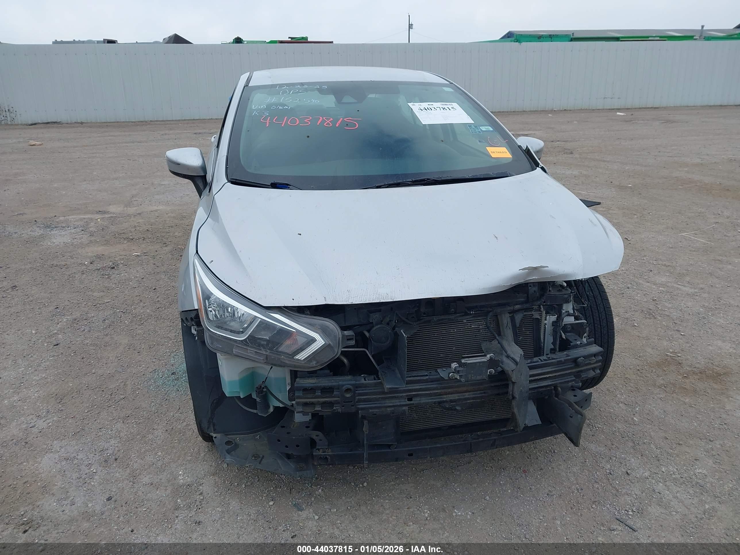 NISSAN VERSA image 6