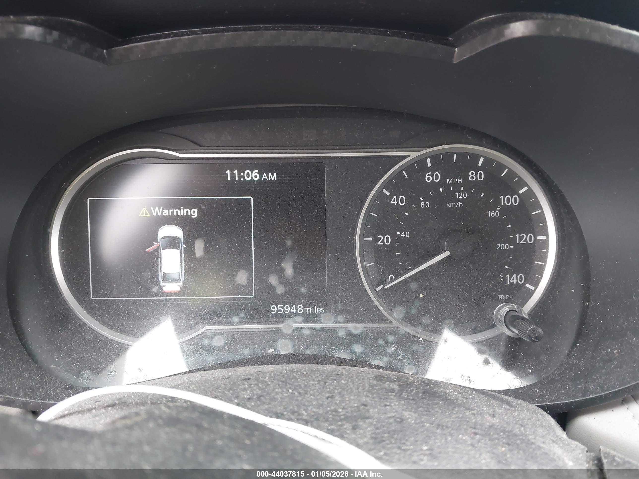 NISSAN VERSA image 7