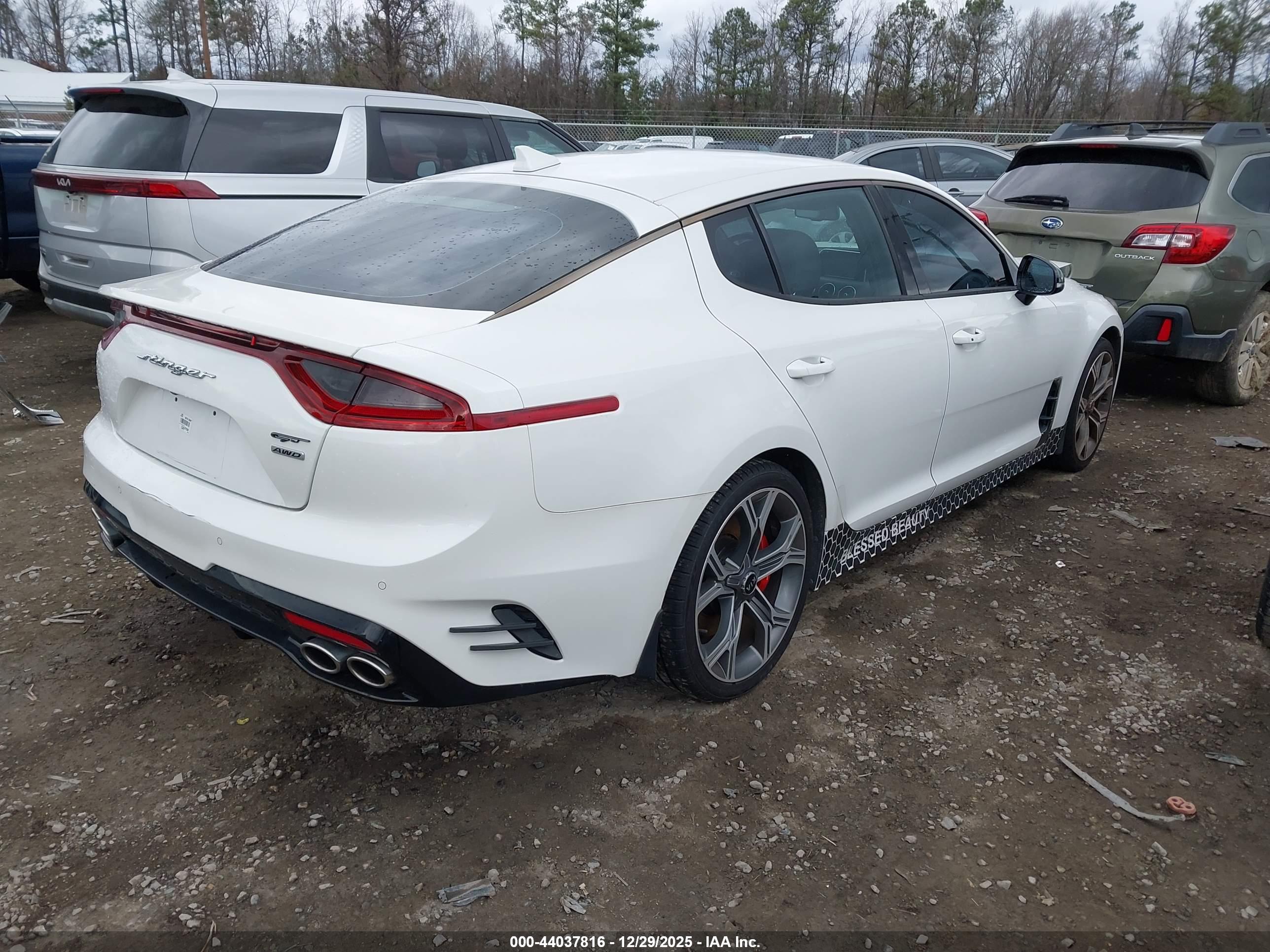 KIA STINGER image 4