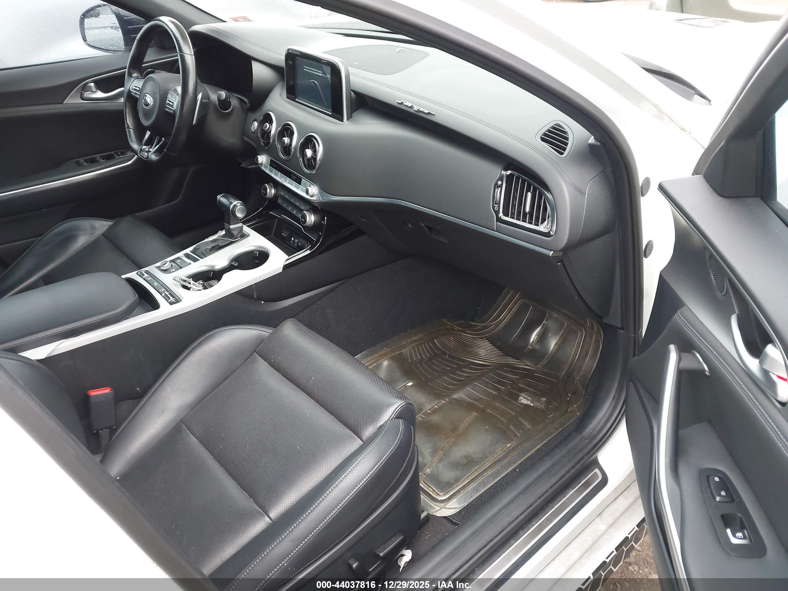 KIA STINGER image 5