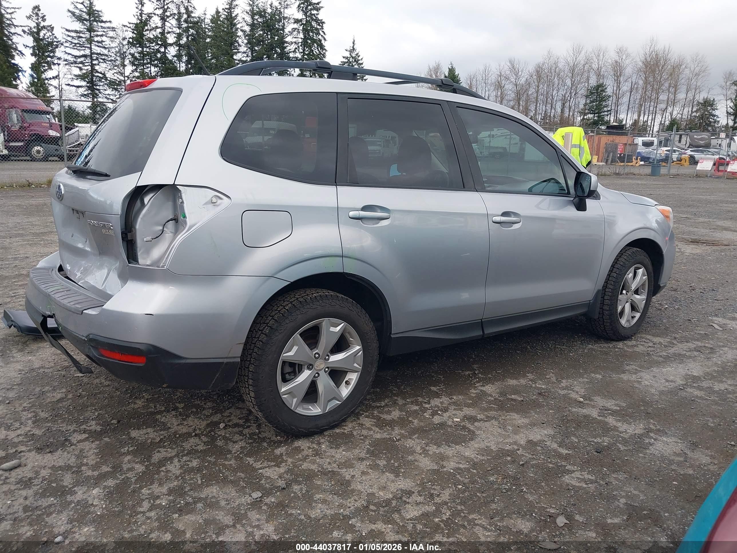 SUBARU FORESTER image 4