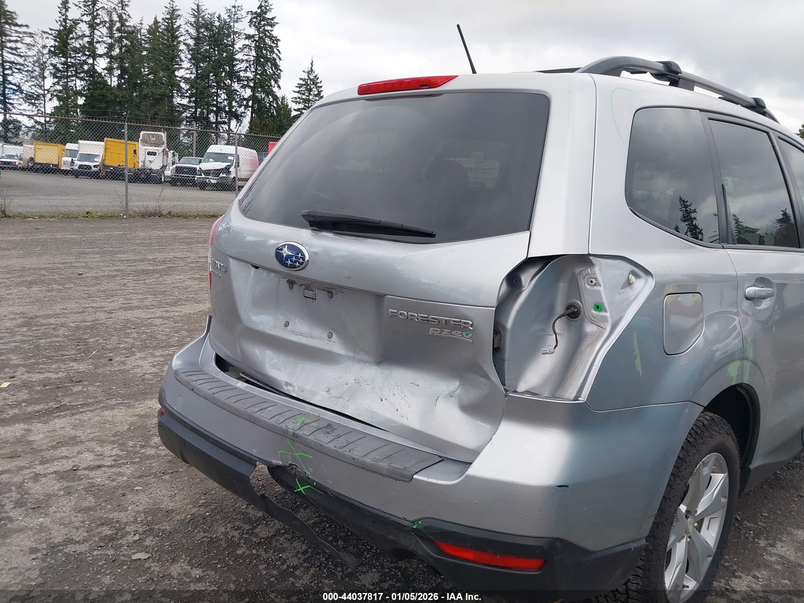 SUBARU FORESTER image 6