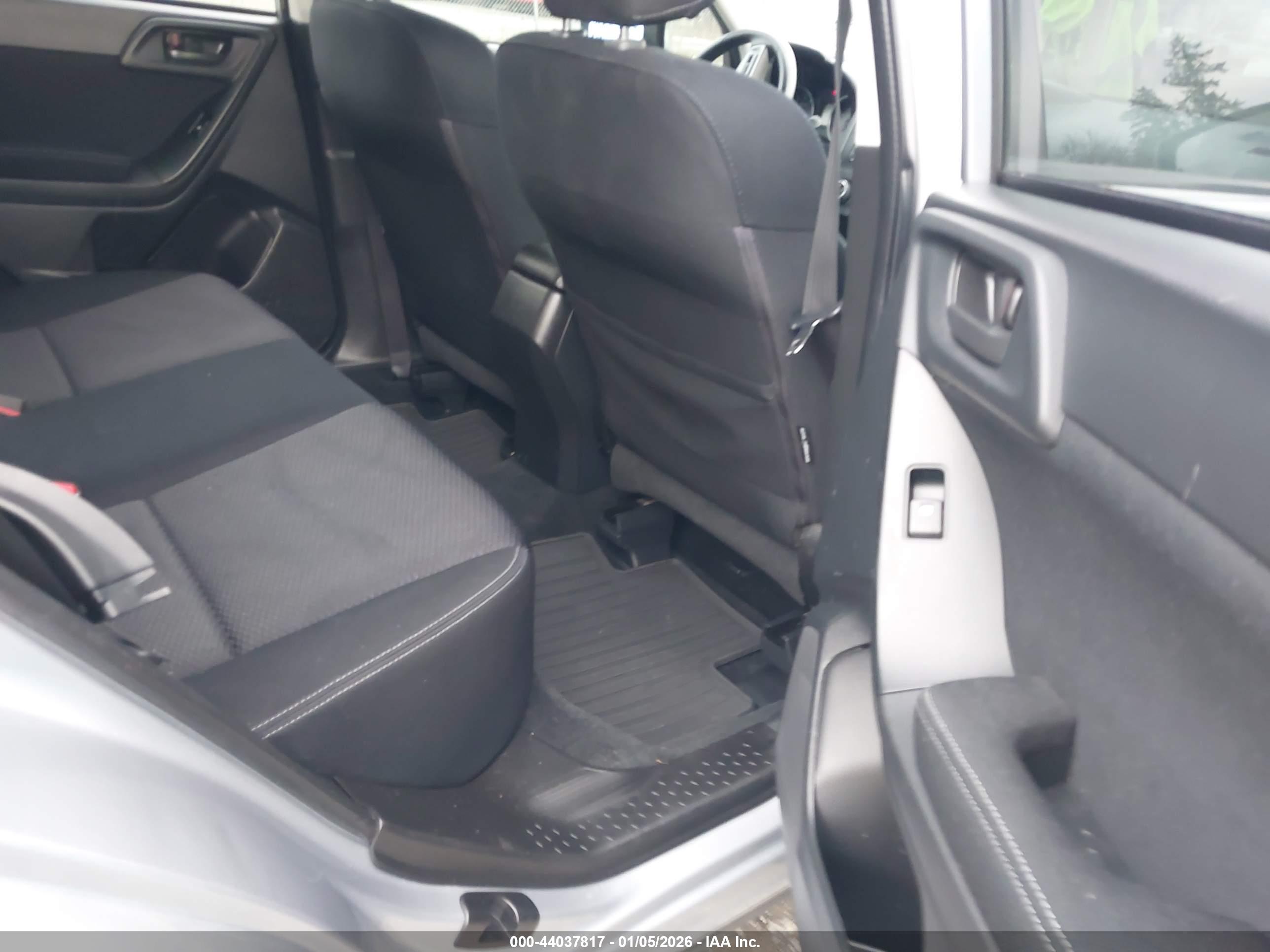 SUBARU FORESTER image 8