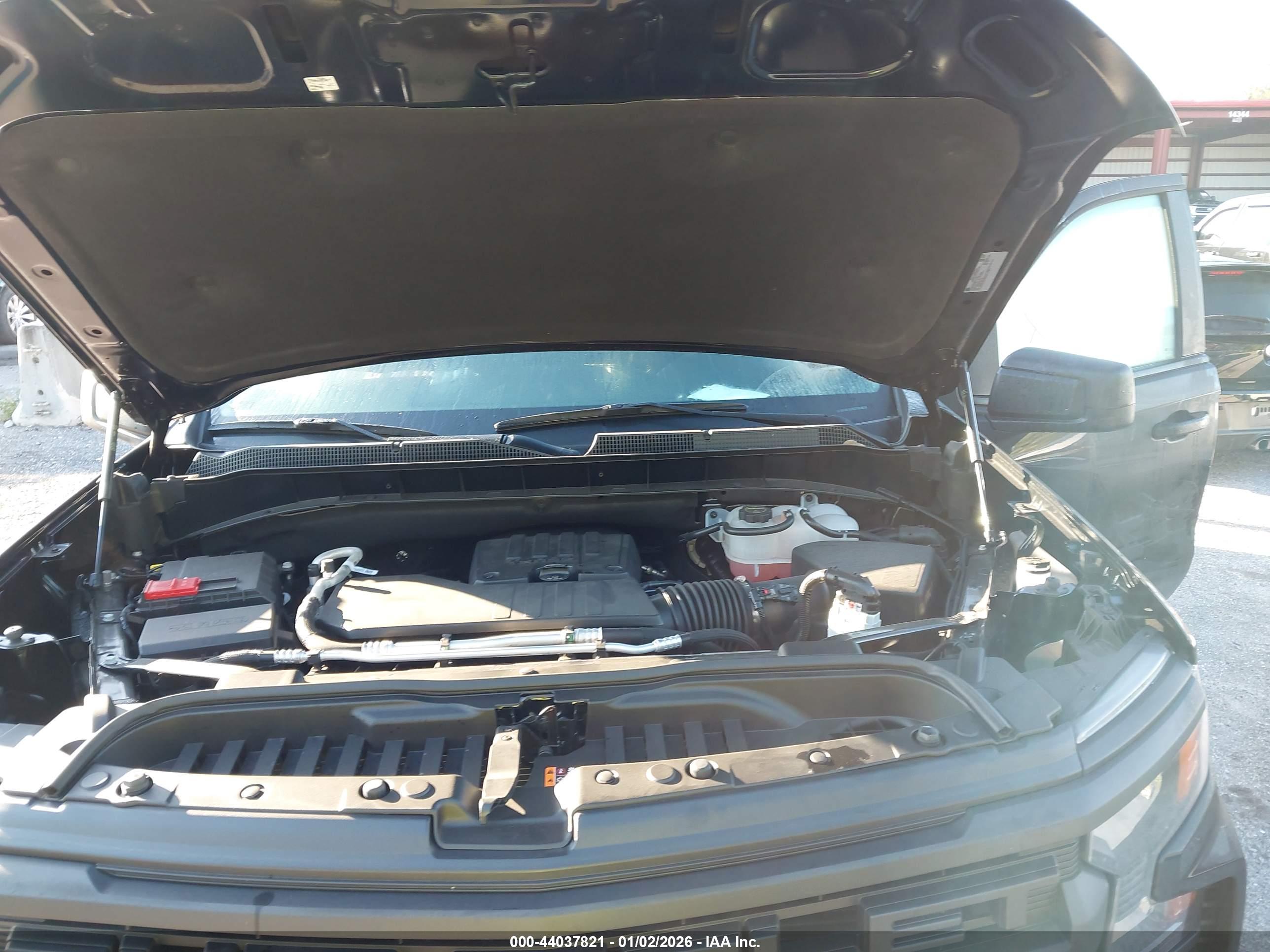 CHEVROLET SILVERADO image 10