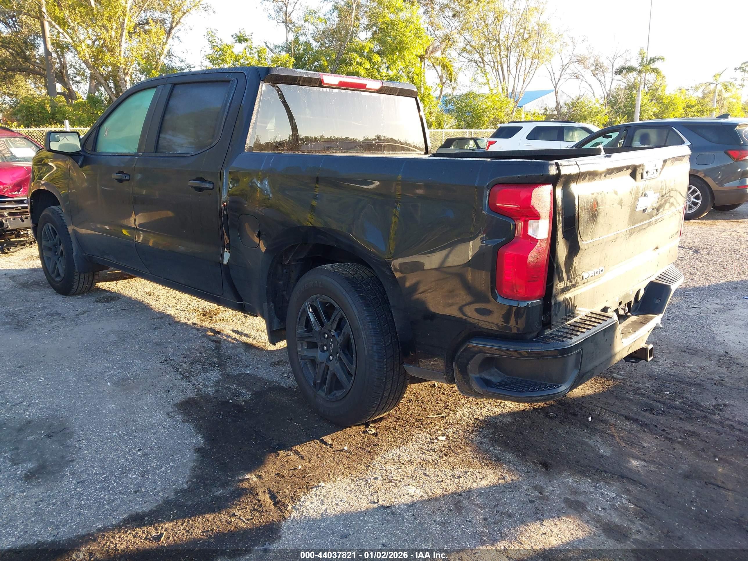 CHEVROLET SILVERADO image 3