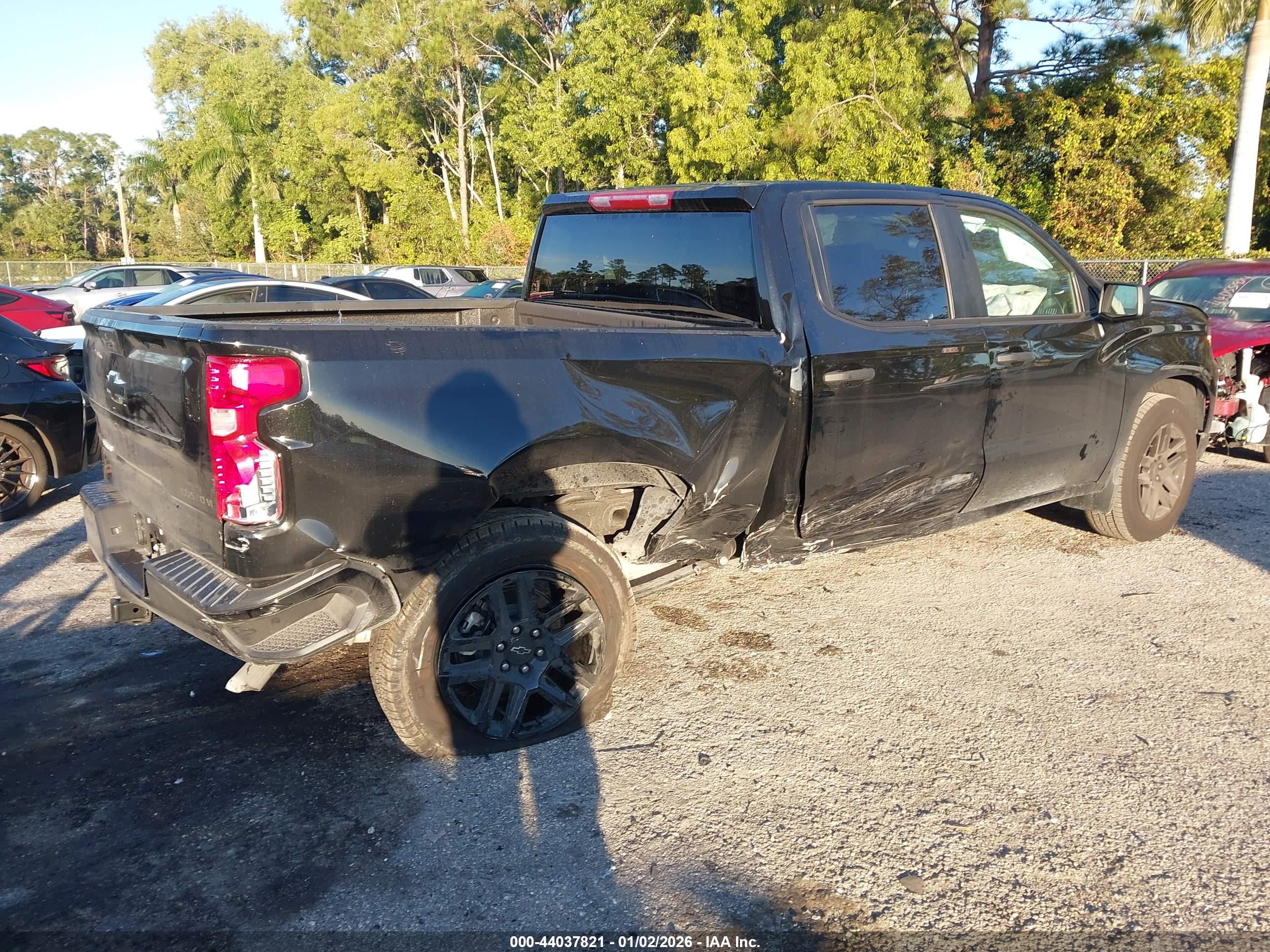 CHEVROLET SILVERADO image 4