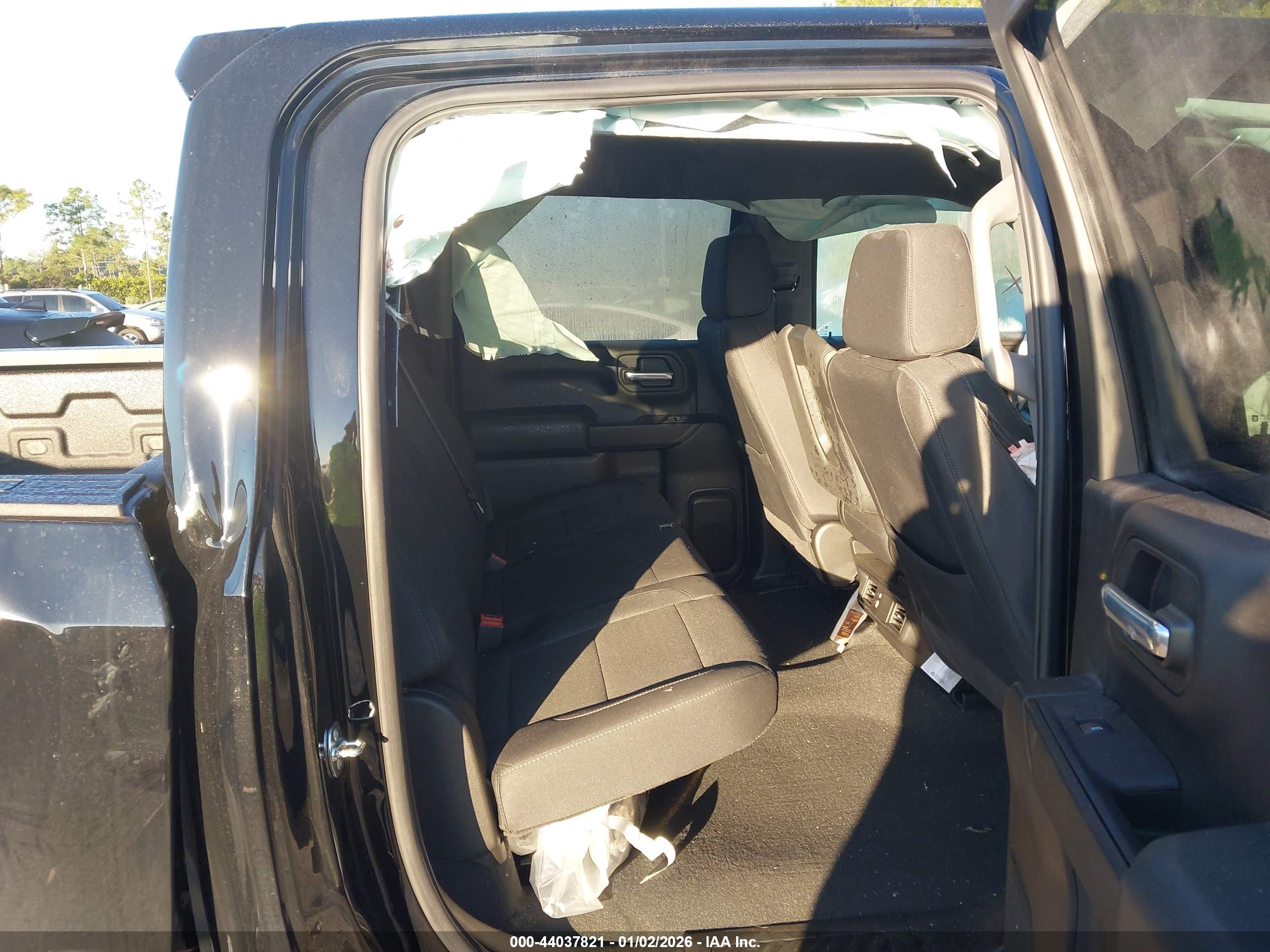 CHEVROLET SILVERADO image 8