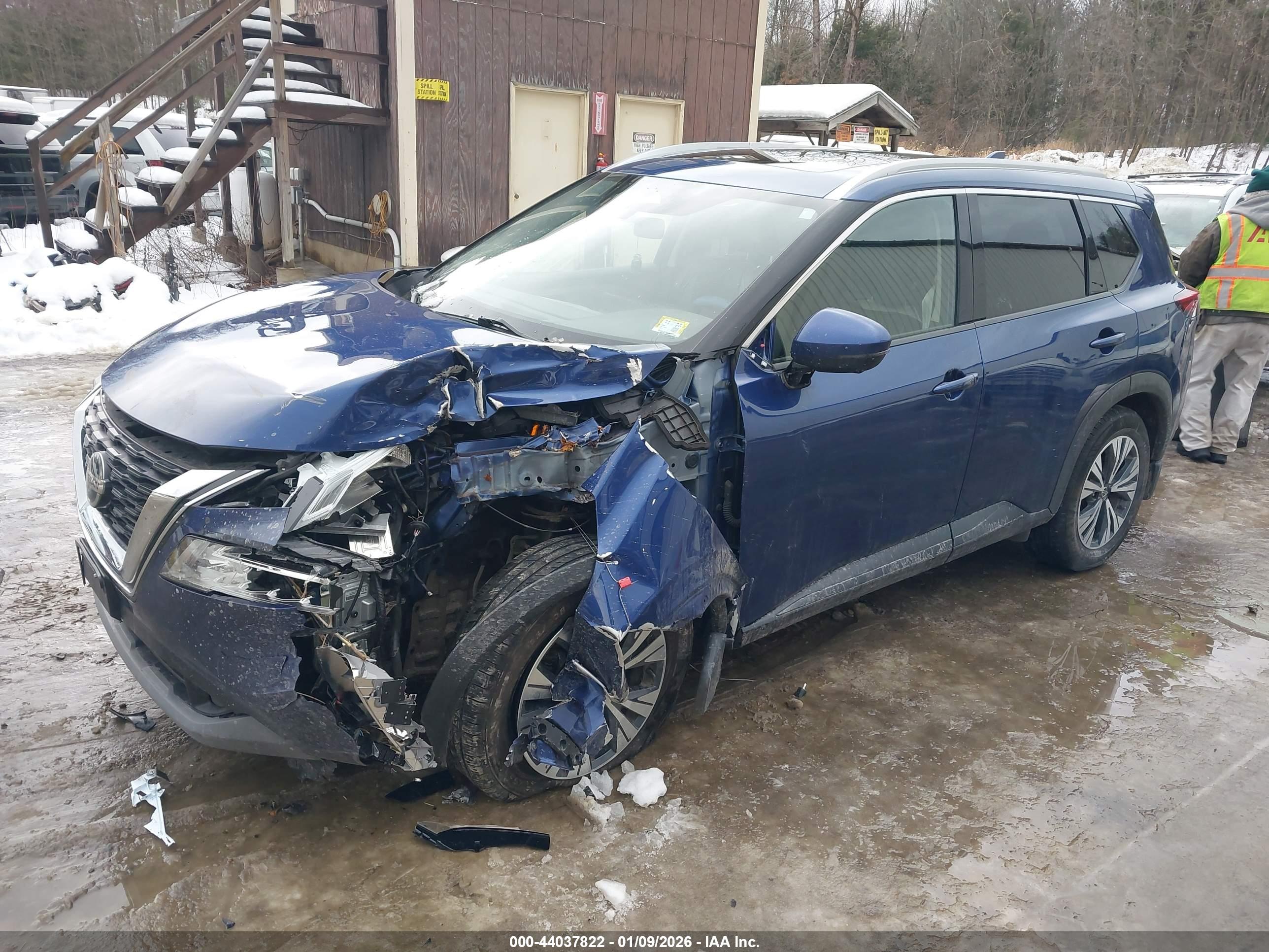NISSAN ROGUE image 2