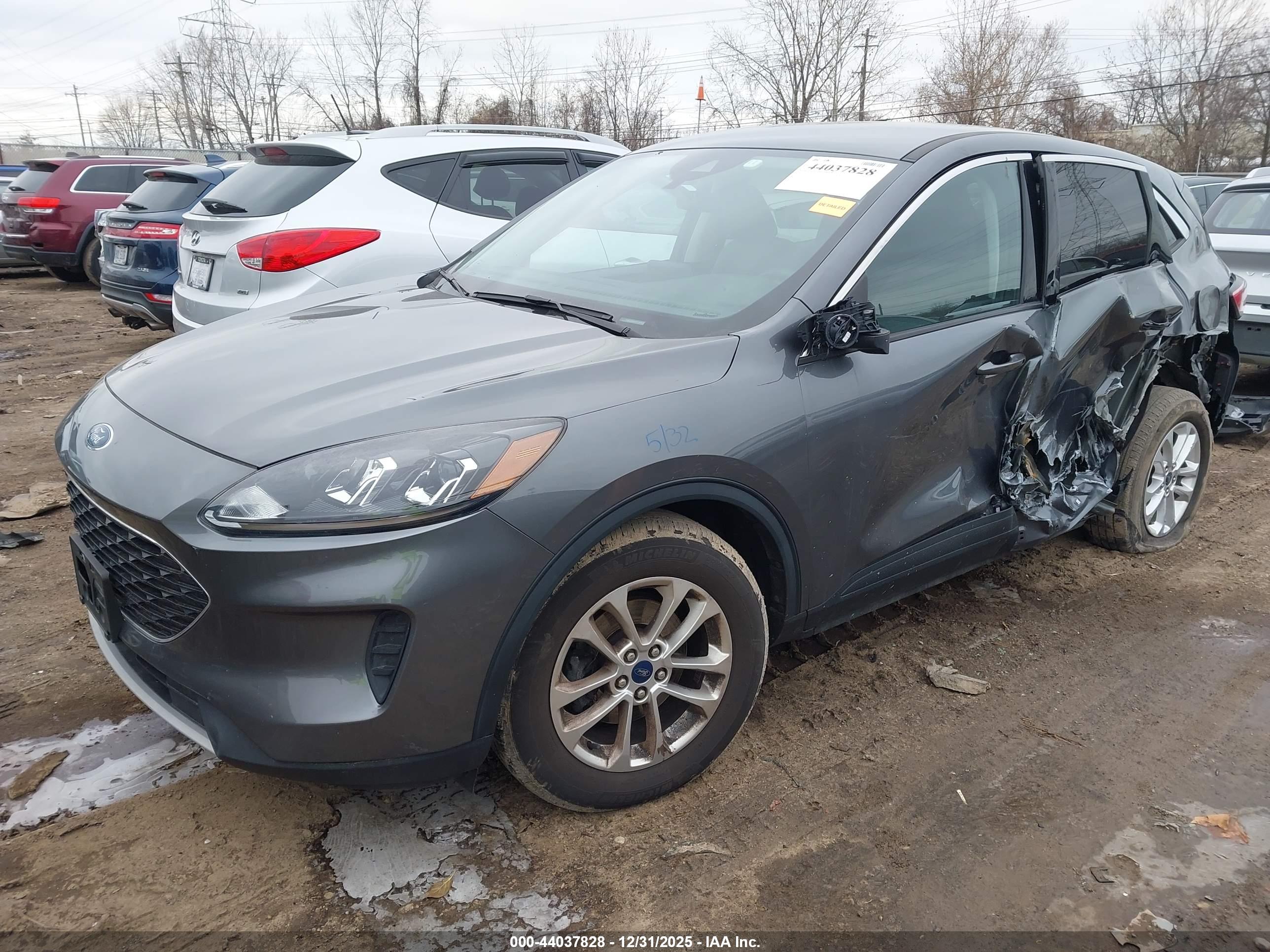 FORD ESCAPE image 2