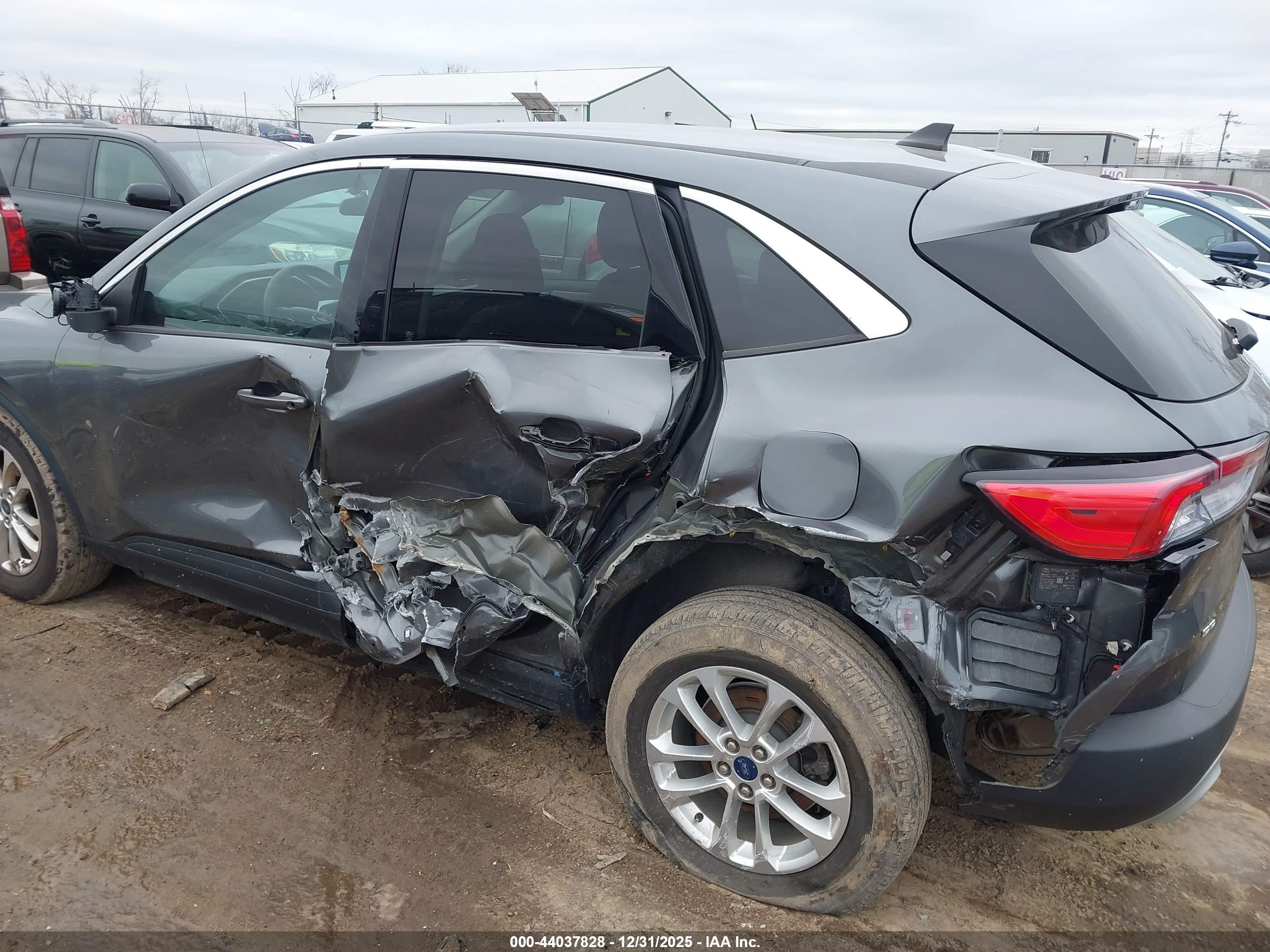 FORD ESCAPE image 6