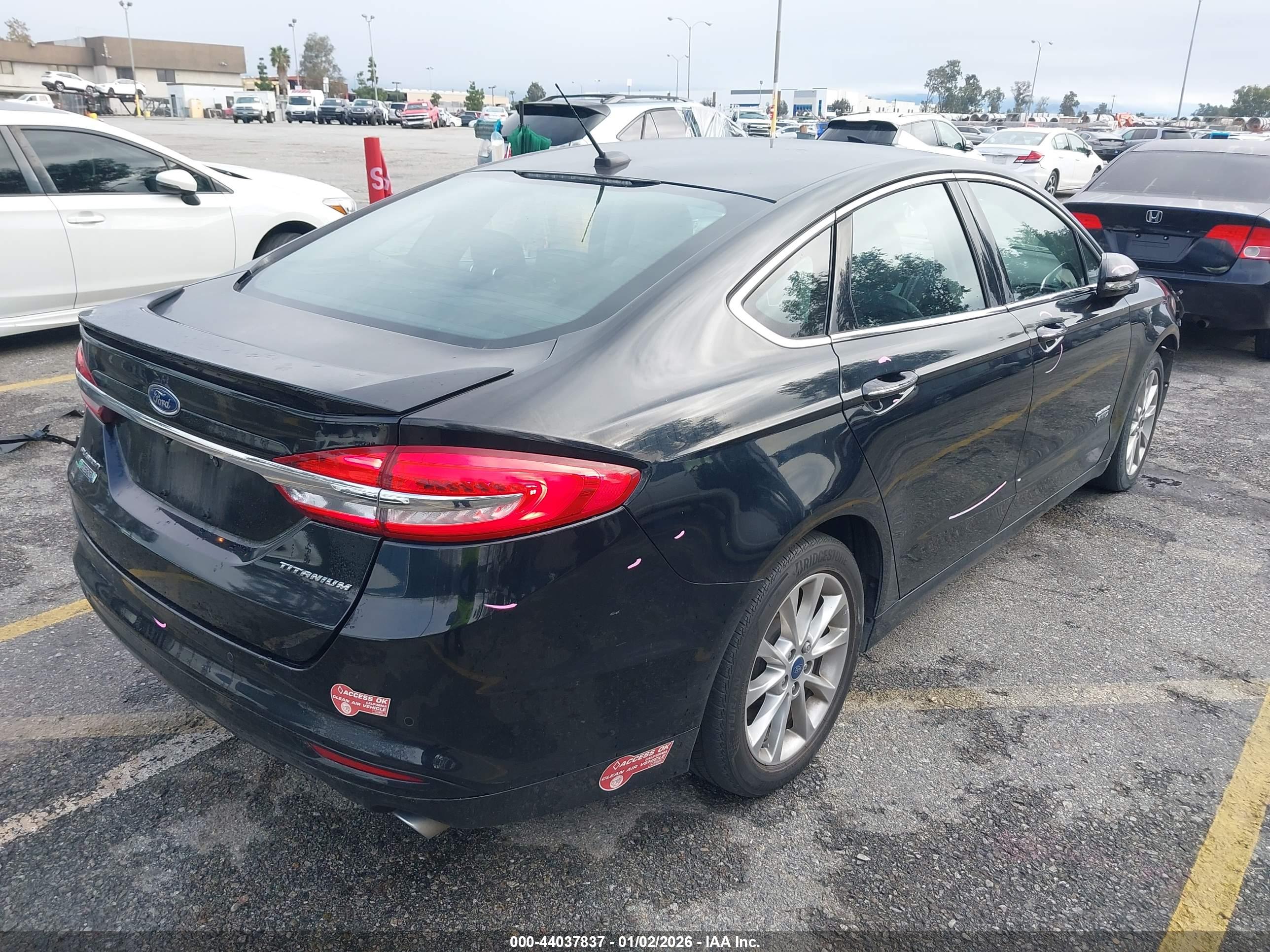 FORD FUSION image 4