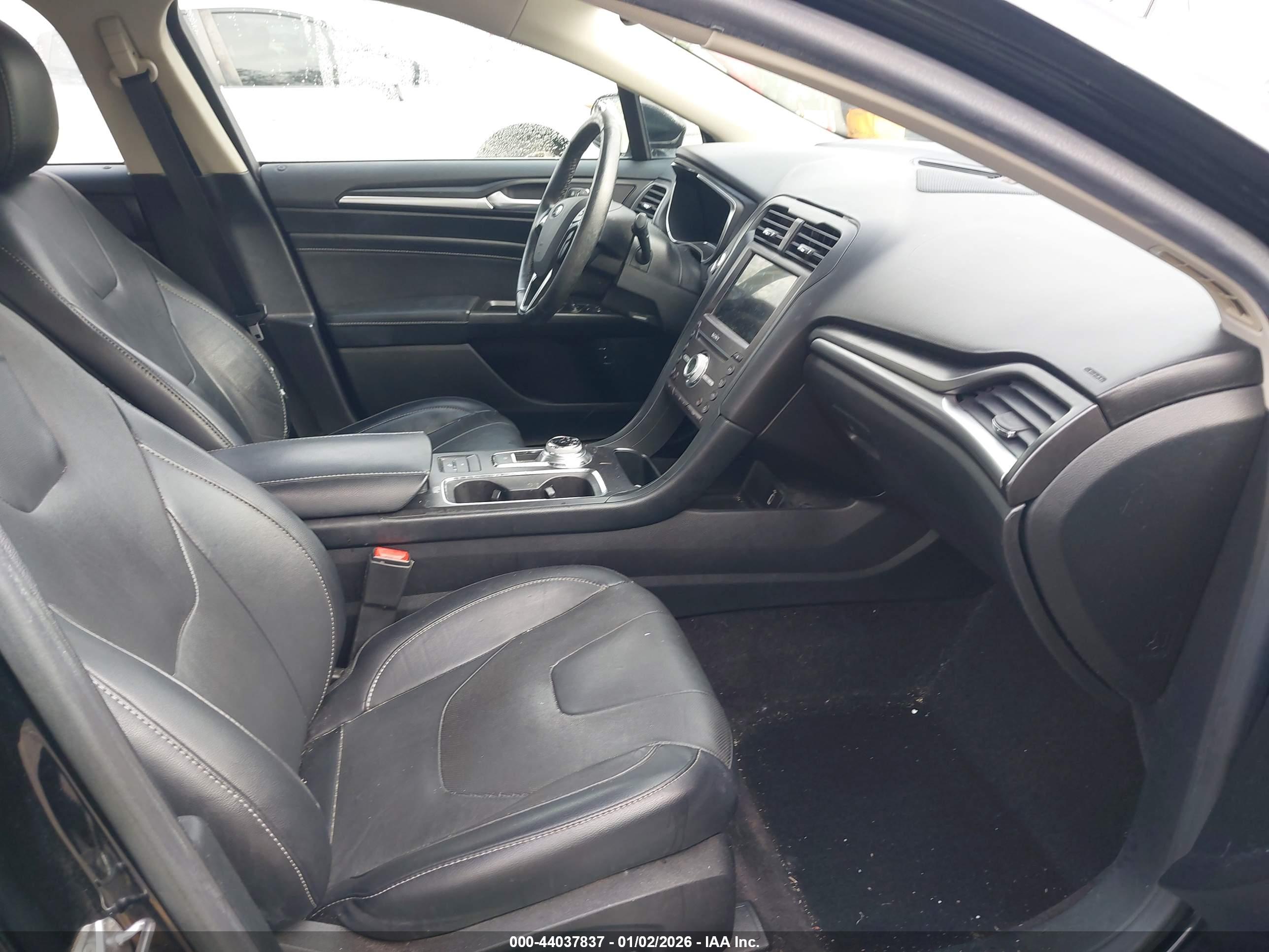 FORD FUSION image 5