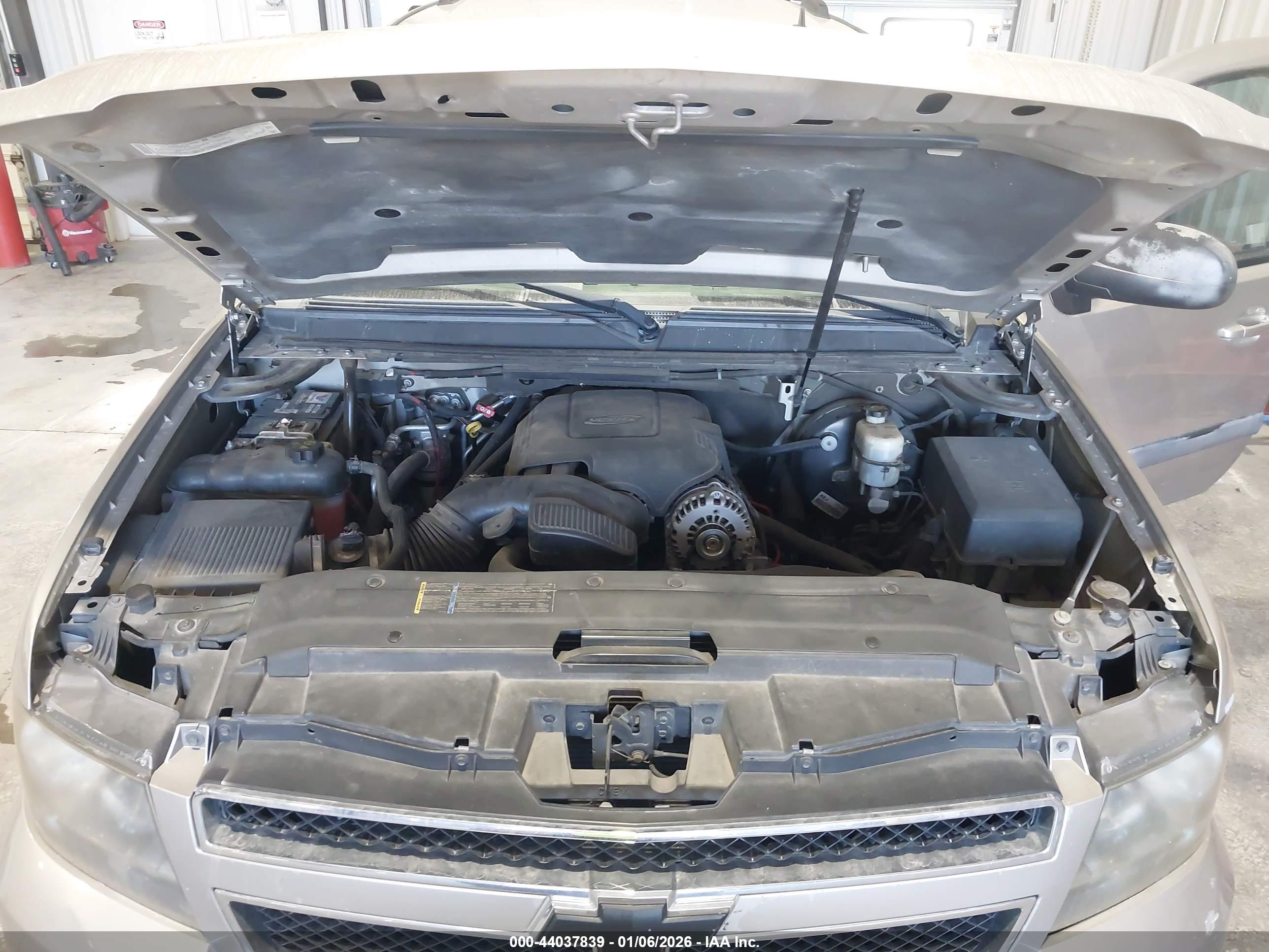 CHEVROLET TAHOE image 10