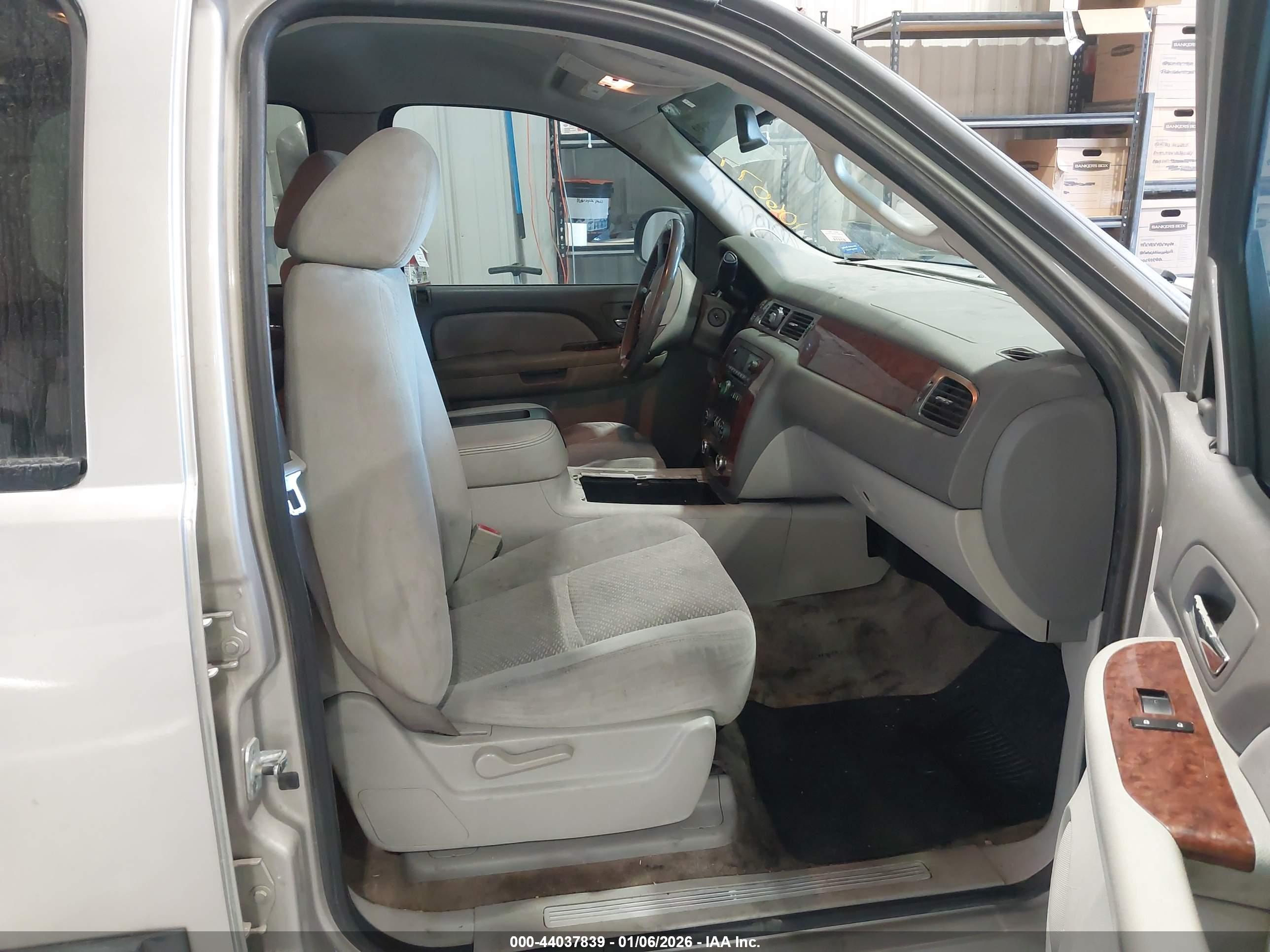 CHEVROLET TAHOE image 5