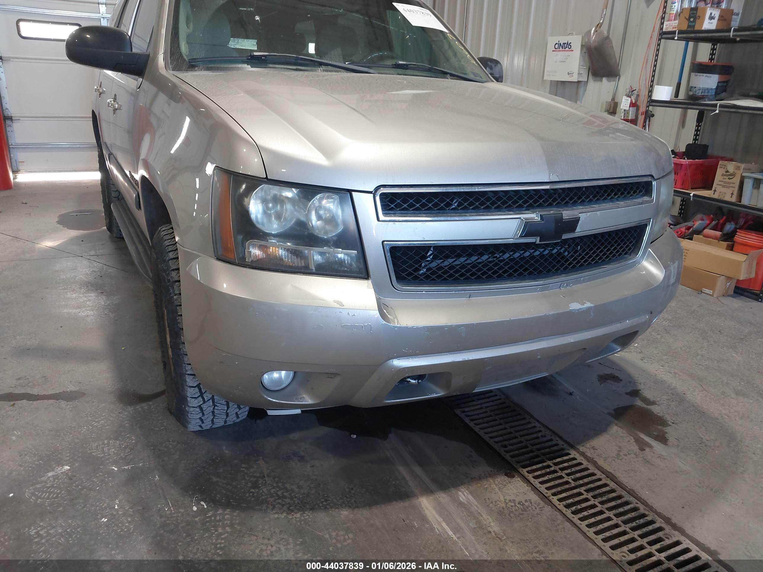 CHEVROLET TAHOE image 6
