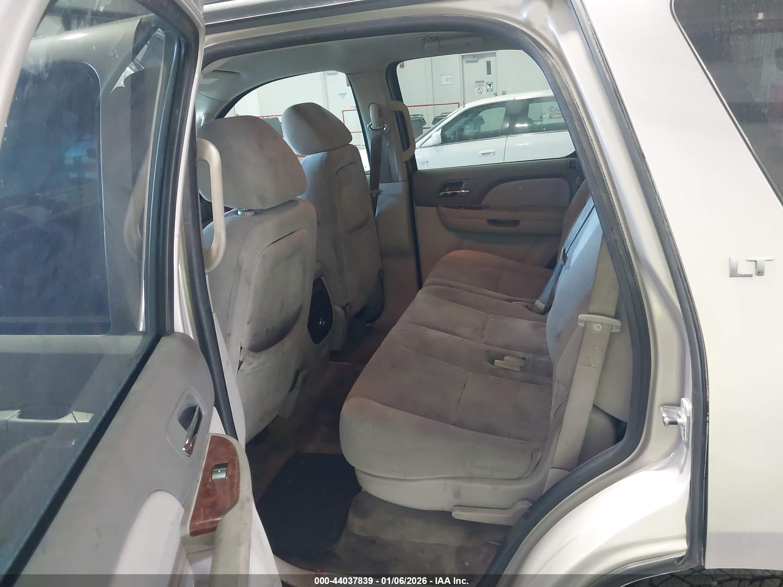CHEVROLET TAHOE image 8