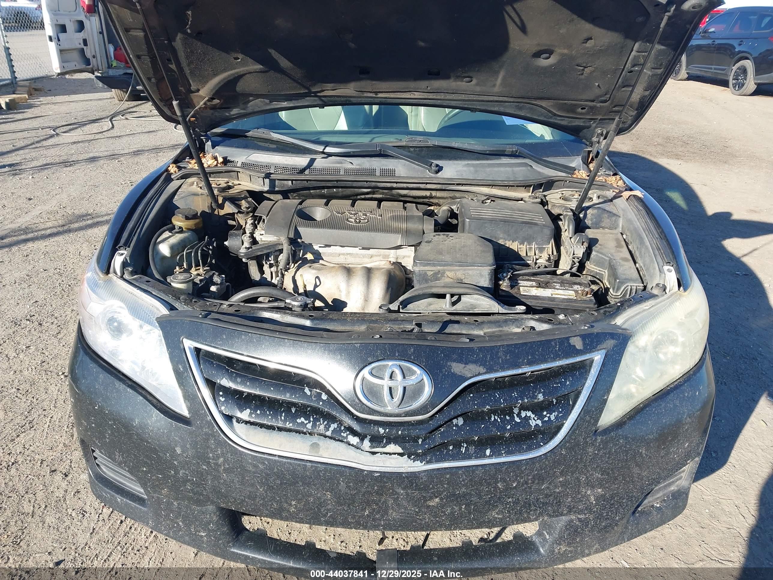 TOYOTA CAMRY image 10