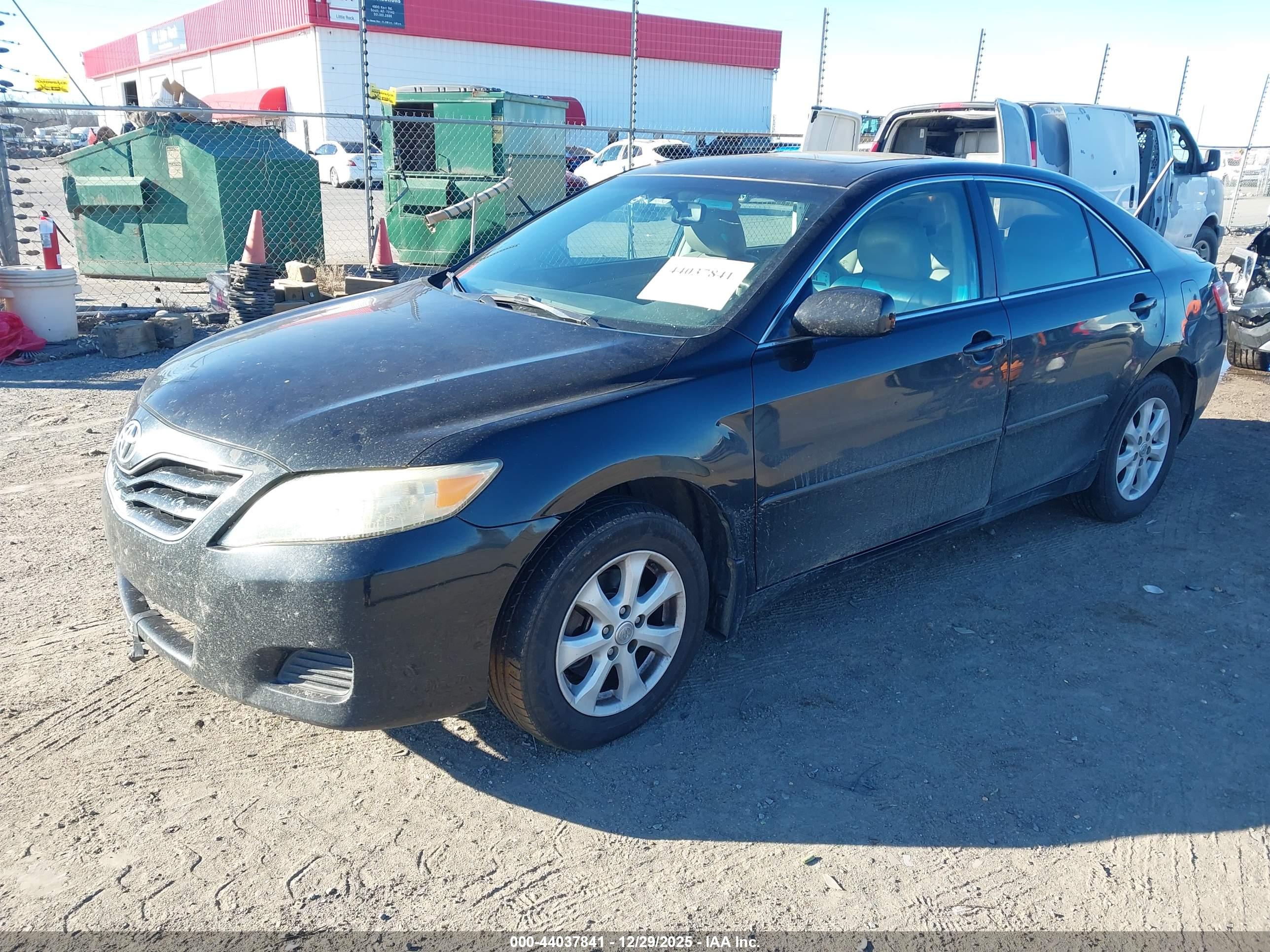 TOYOTA CAMRY image 2