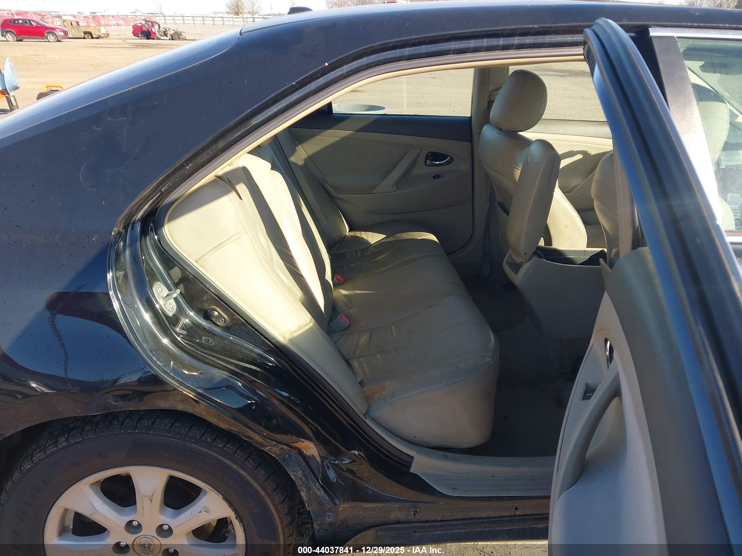 TOYOTA CAMRY image 8