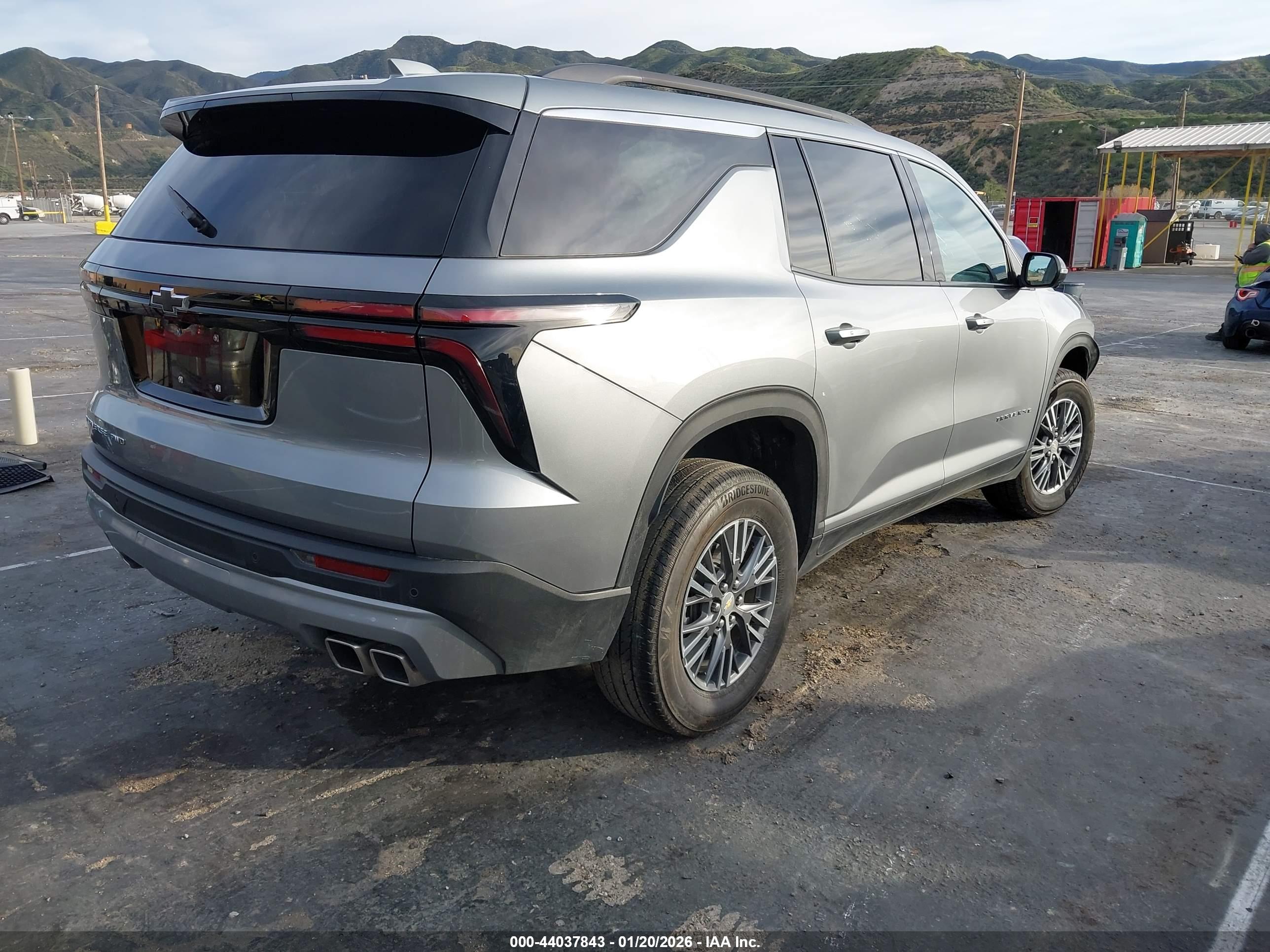CHEVROLET TRAVERSE image 4