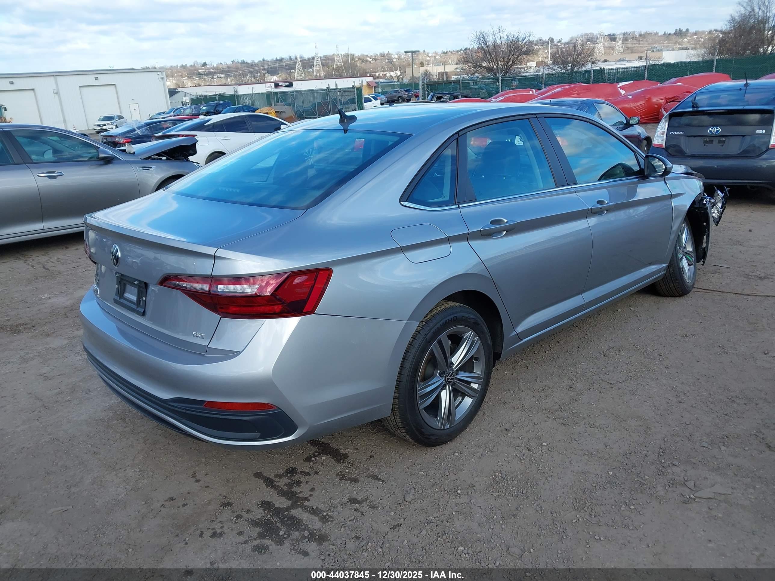 VOLKSWAGEN JETTA image 4