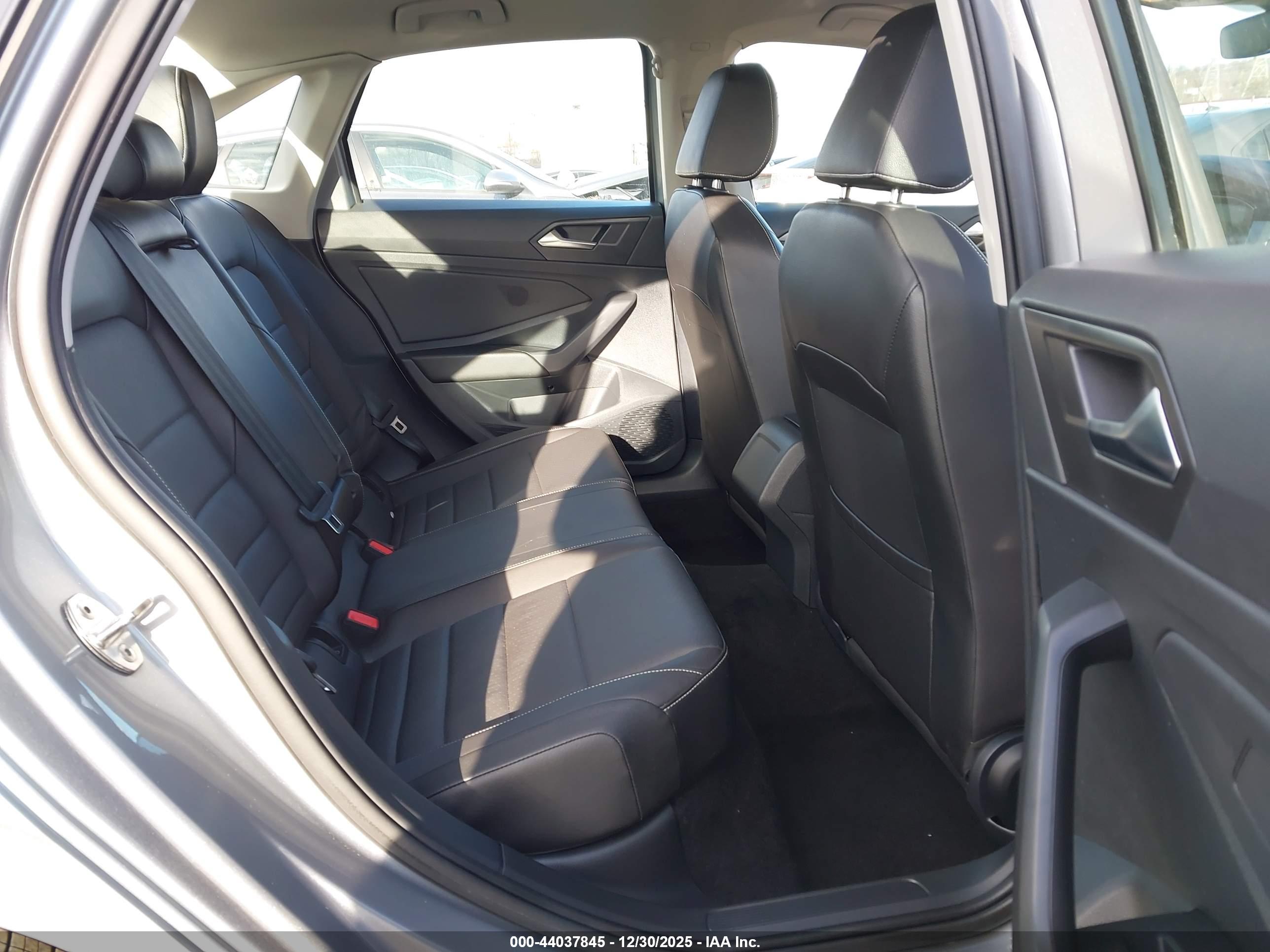 VOLKSWAGEN JETTA image 8