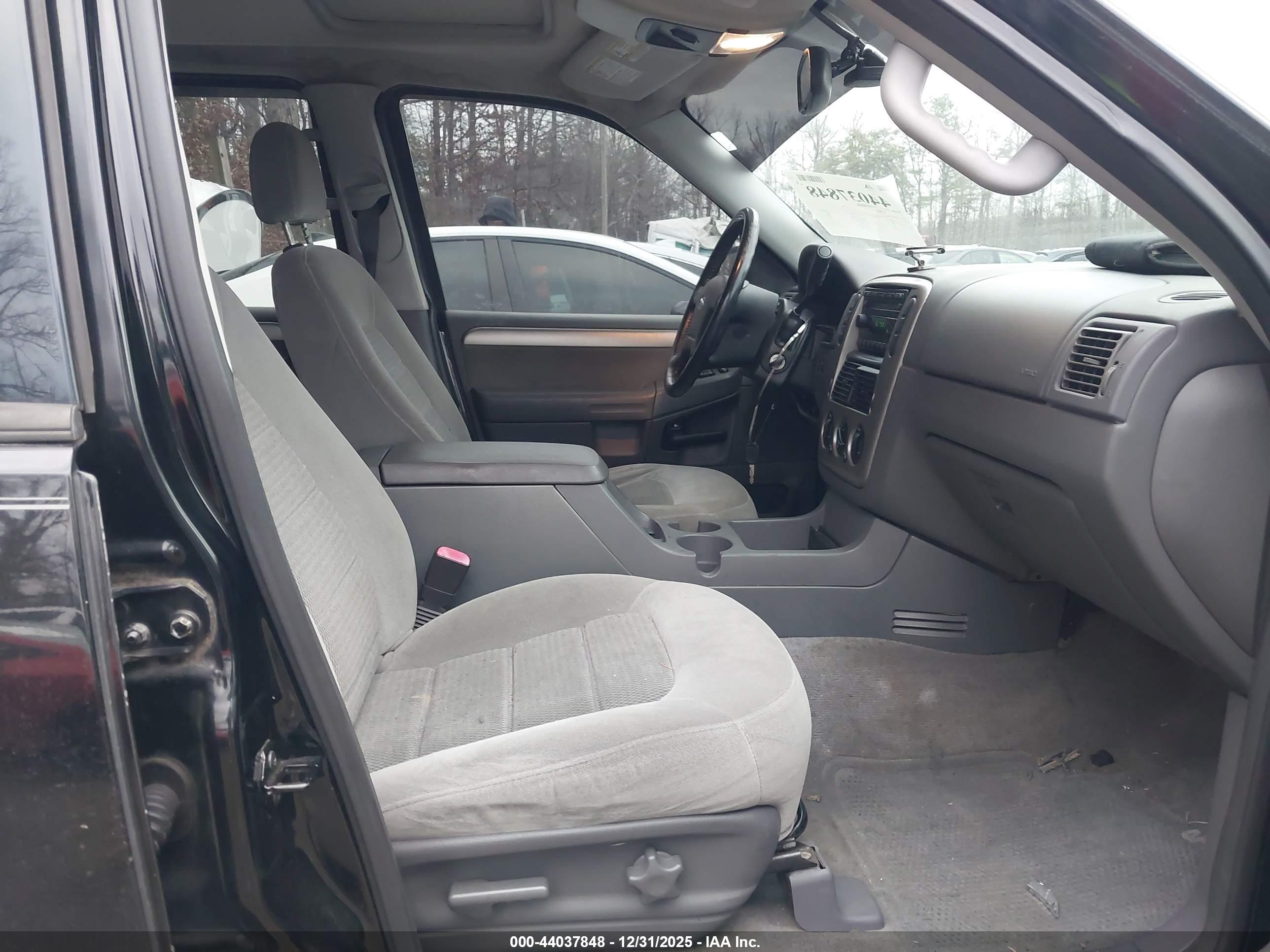 FORD EXPLORER image 8