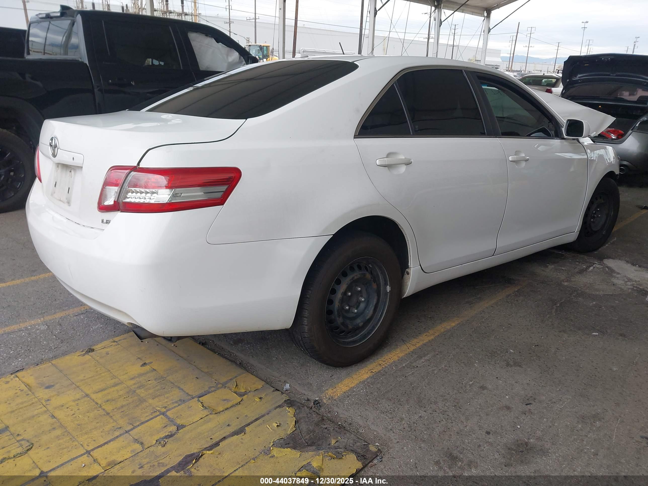 TOYOTA CAMRY image 4