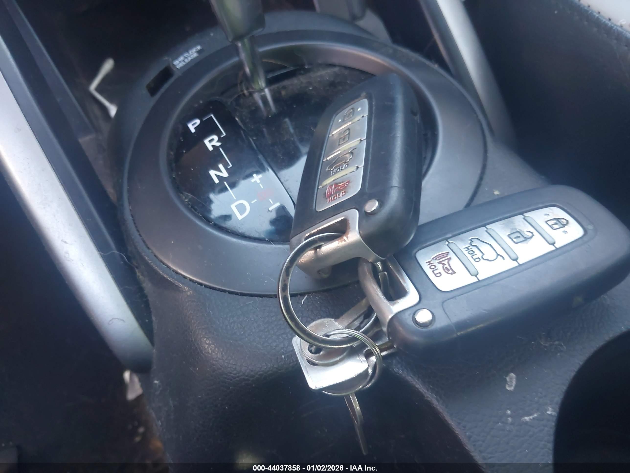 HYUNDAI VELOSTER image 11