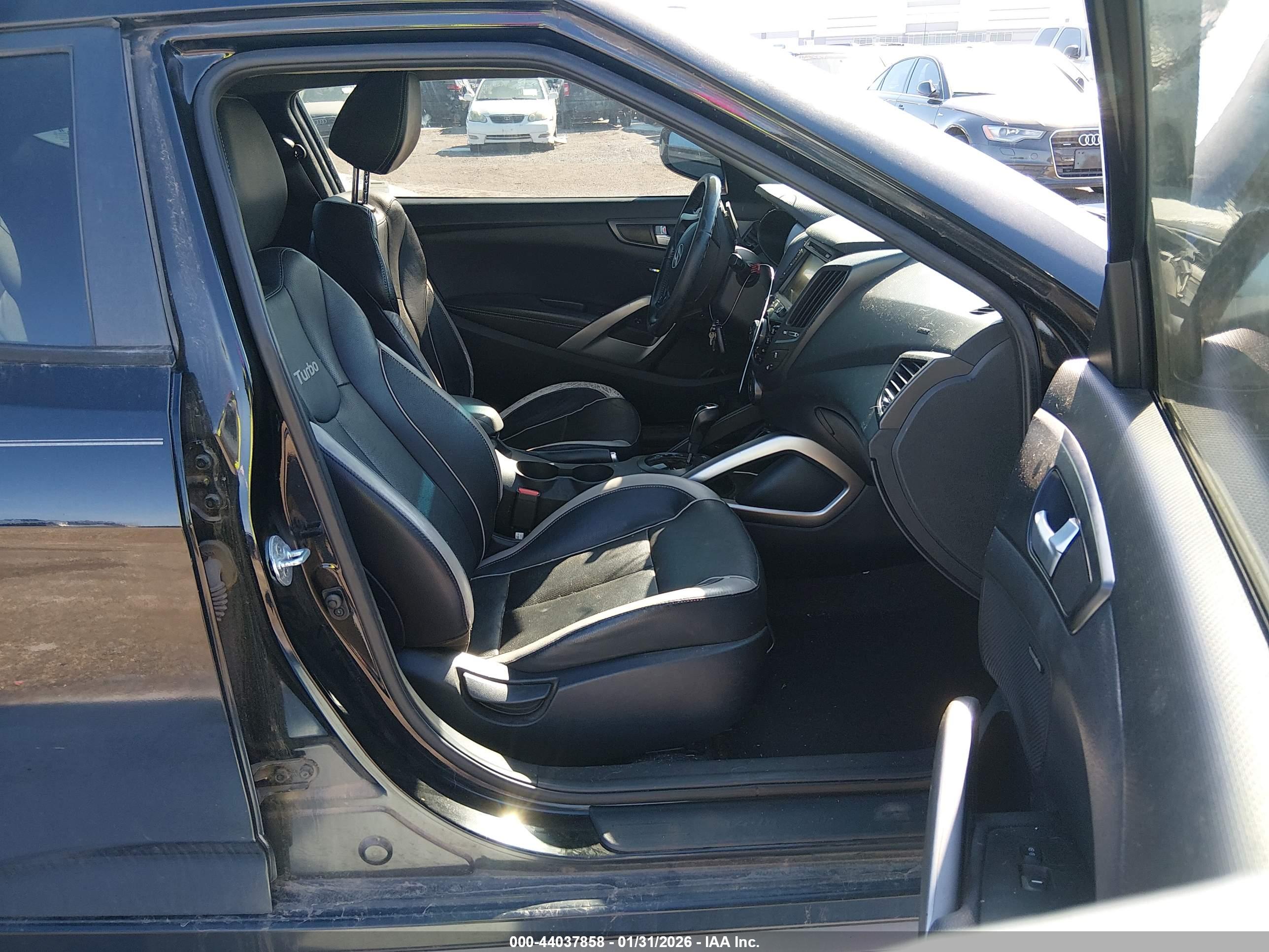 HYUNDAI VELOSTER image 5