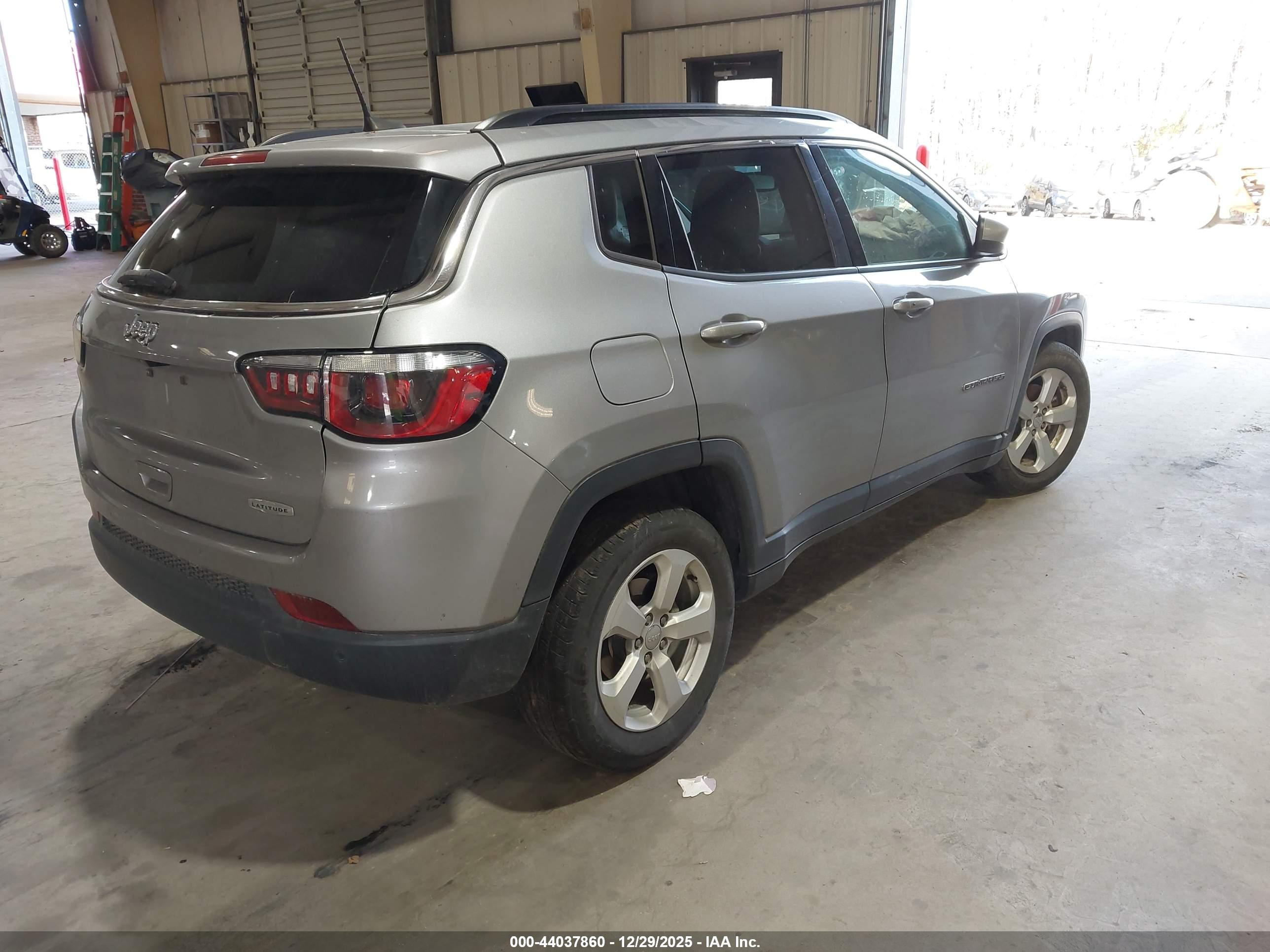 JEEP COMPASS image 4
