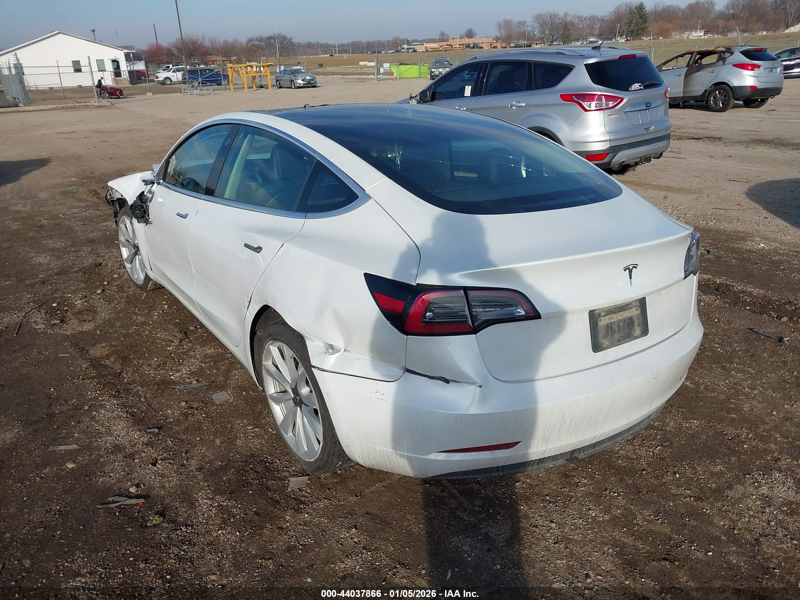 TESLA MODEL image 3